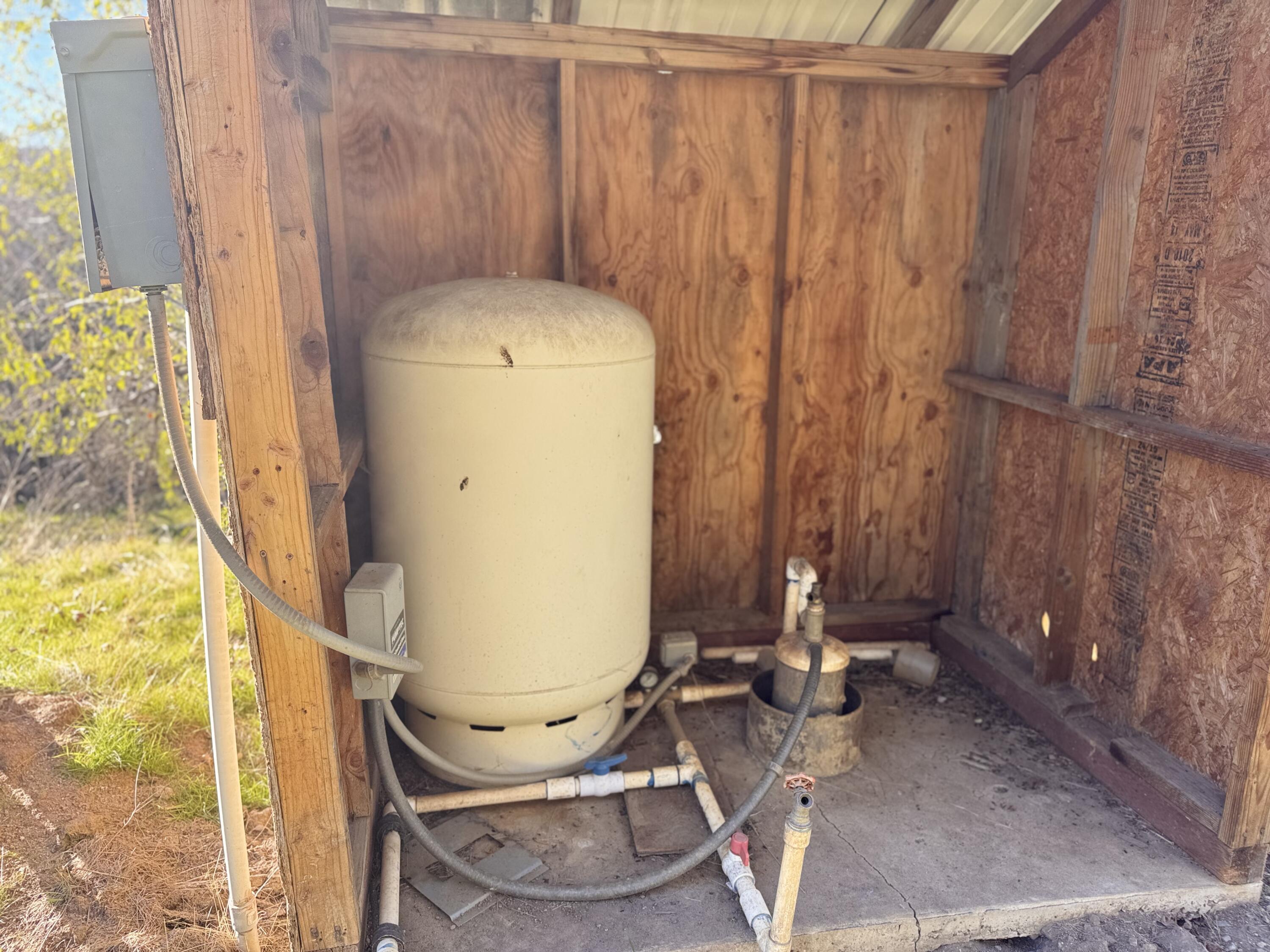 369 Hogback Dr Dr, Badger, CA 93603