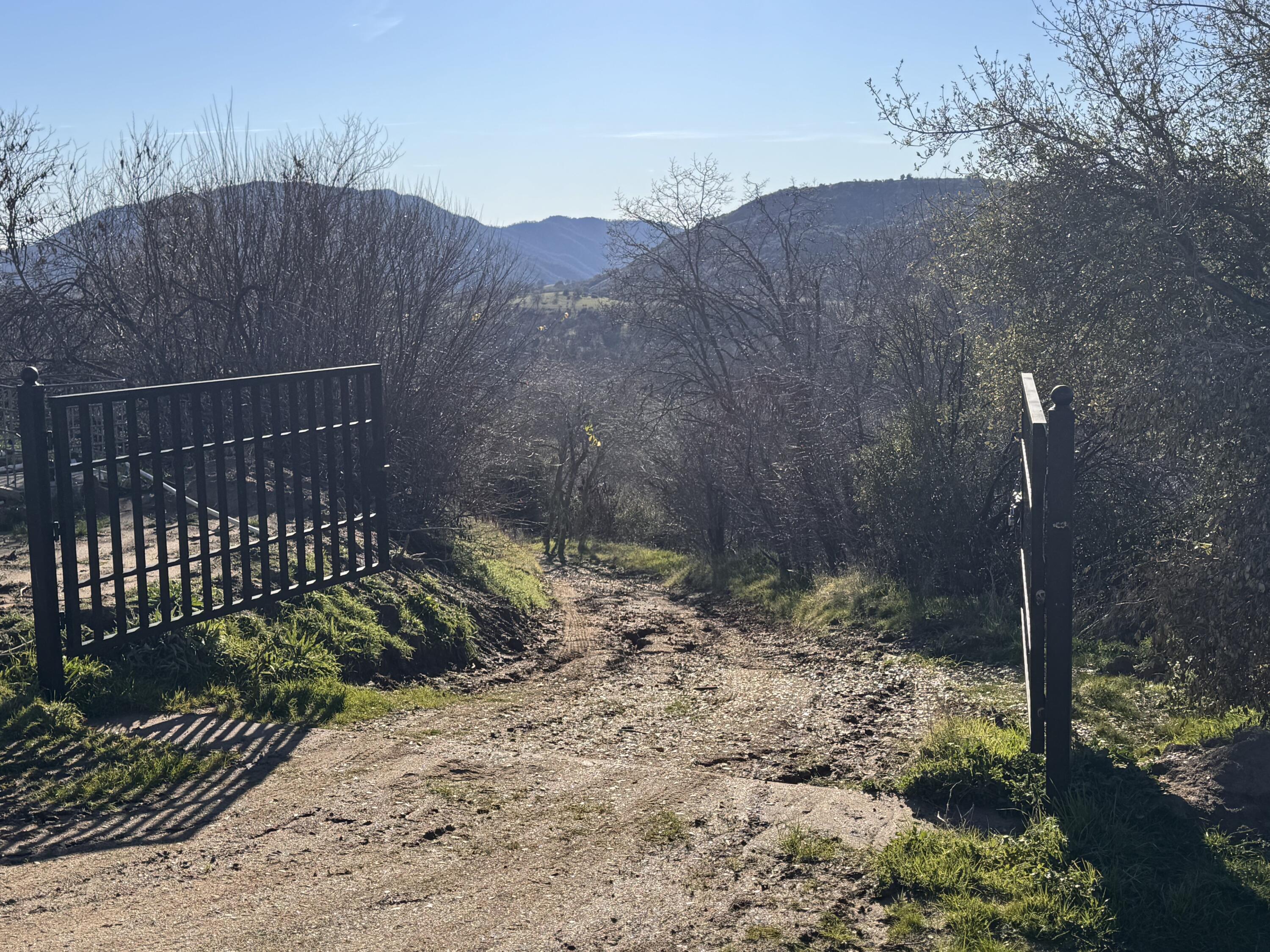 369 Hogback Dr Dr, Badger, CA 93603