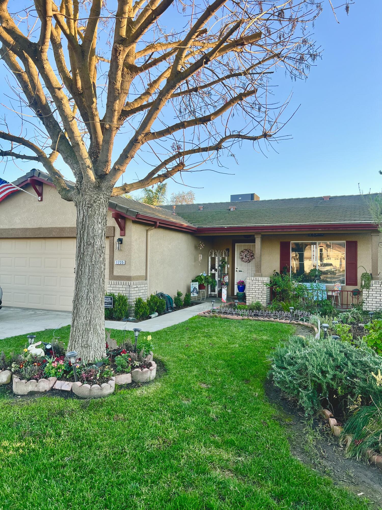 1735 E Country Ct, Visalia, CA 93292