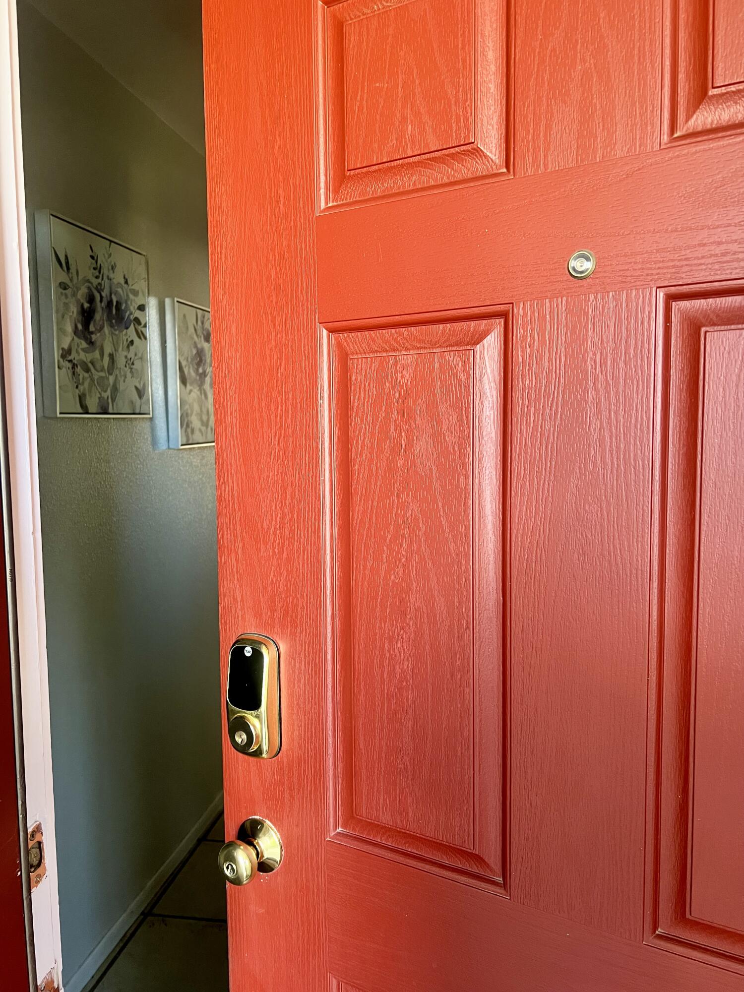 1735 E Country Ct, Visalia, CA 93292