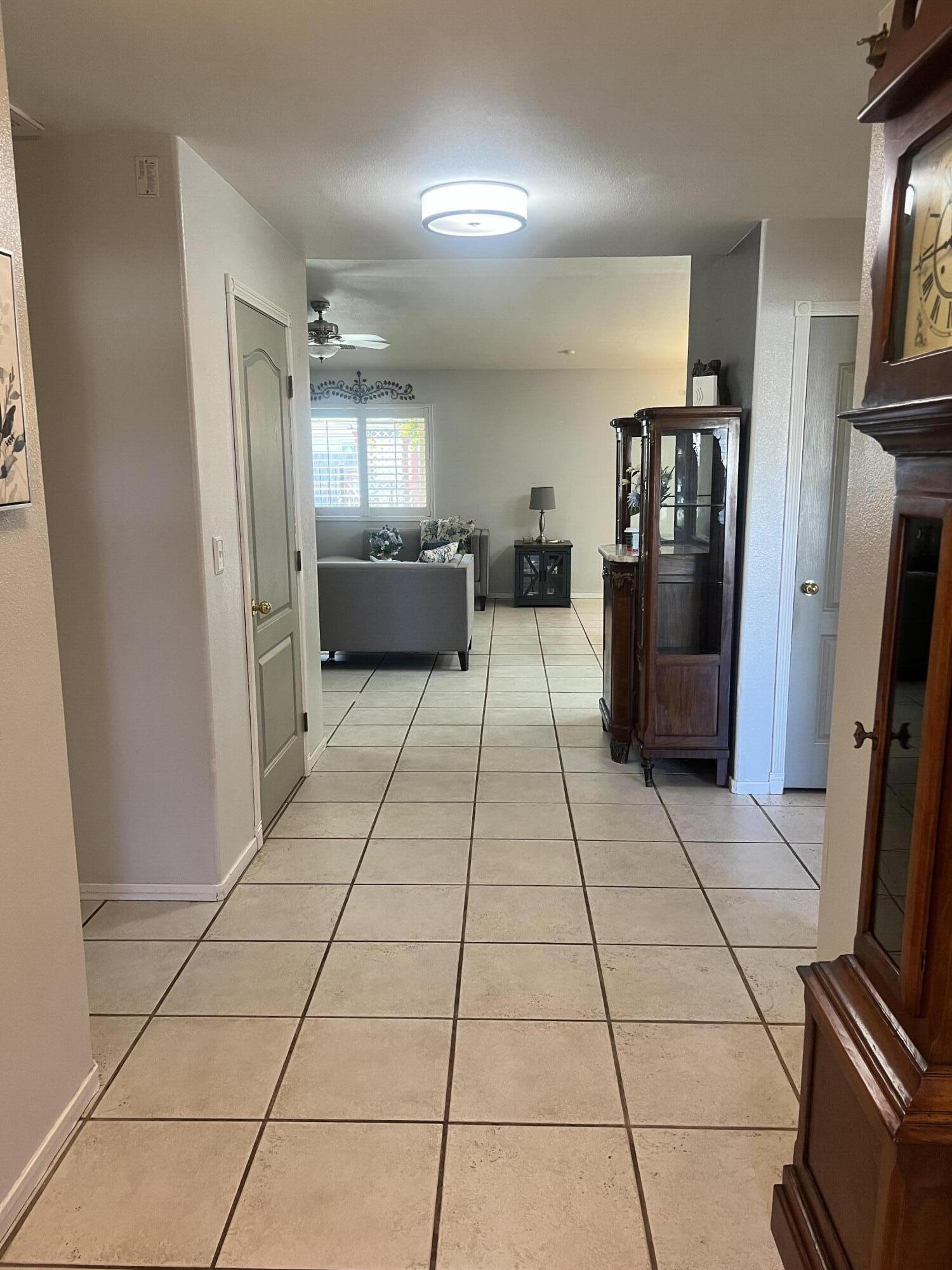 1735 E Country Ct, Visalia, CA 93292