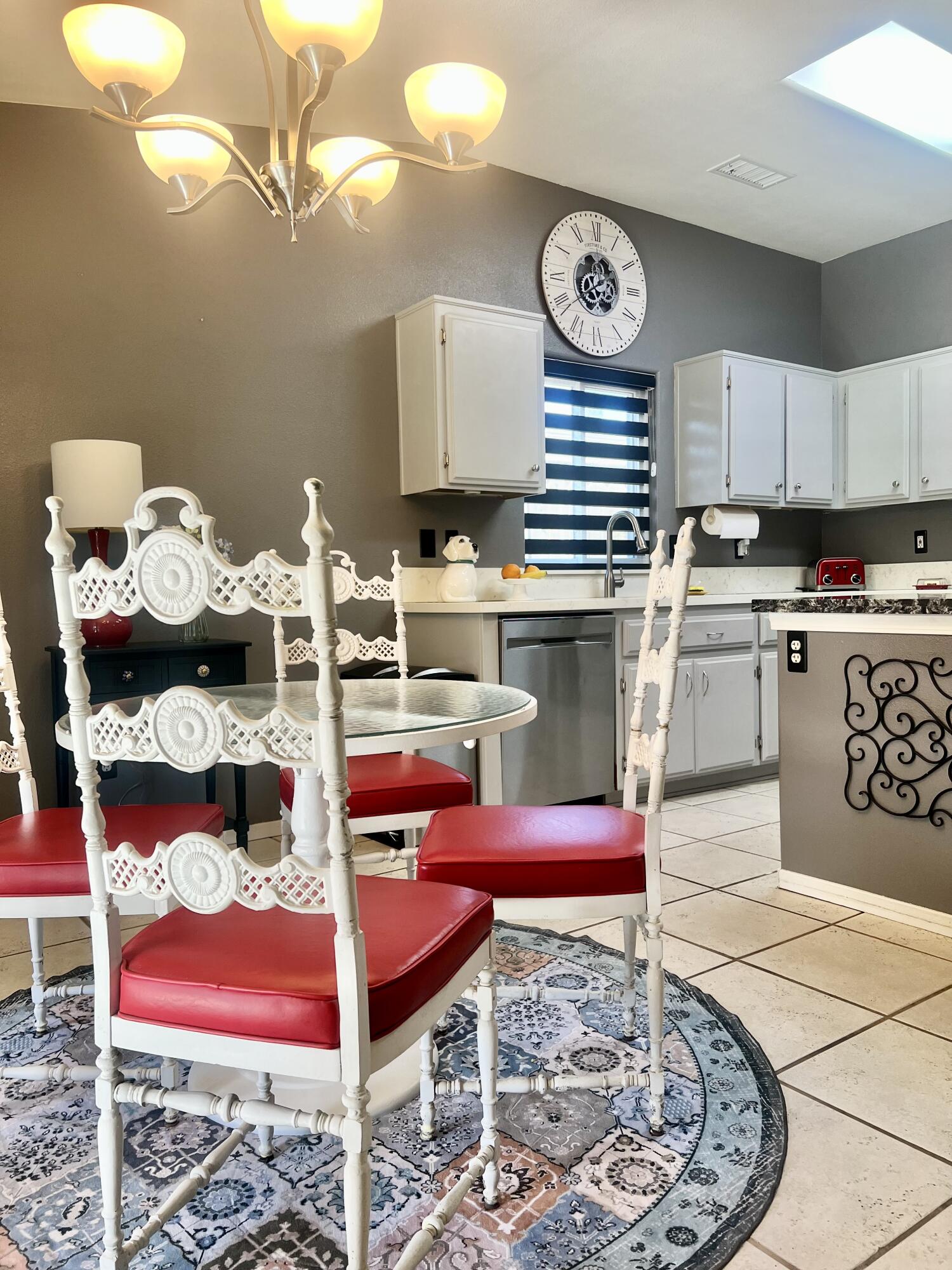 1735 E Country Ct, Visalia, CA 93292