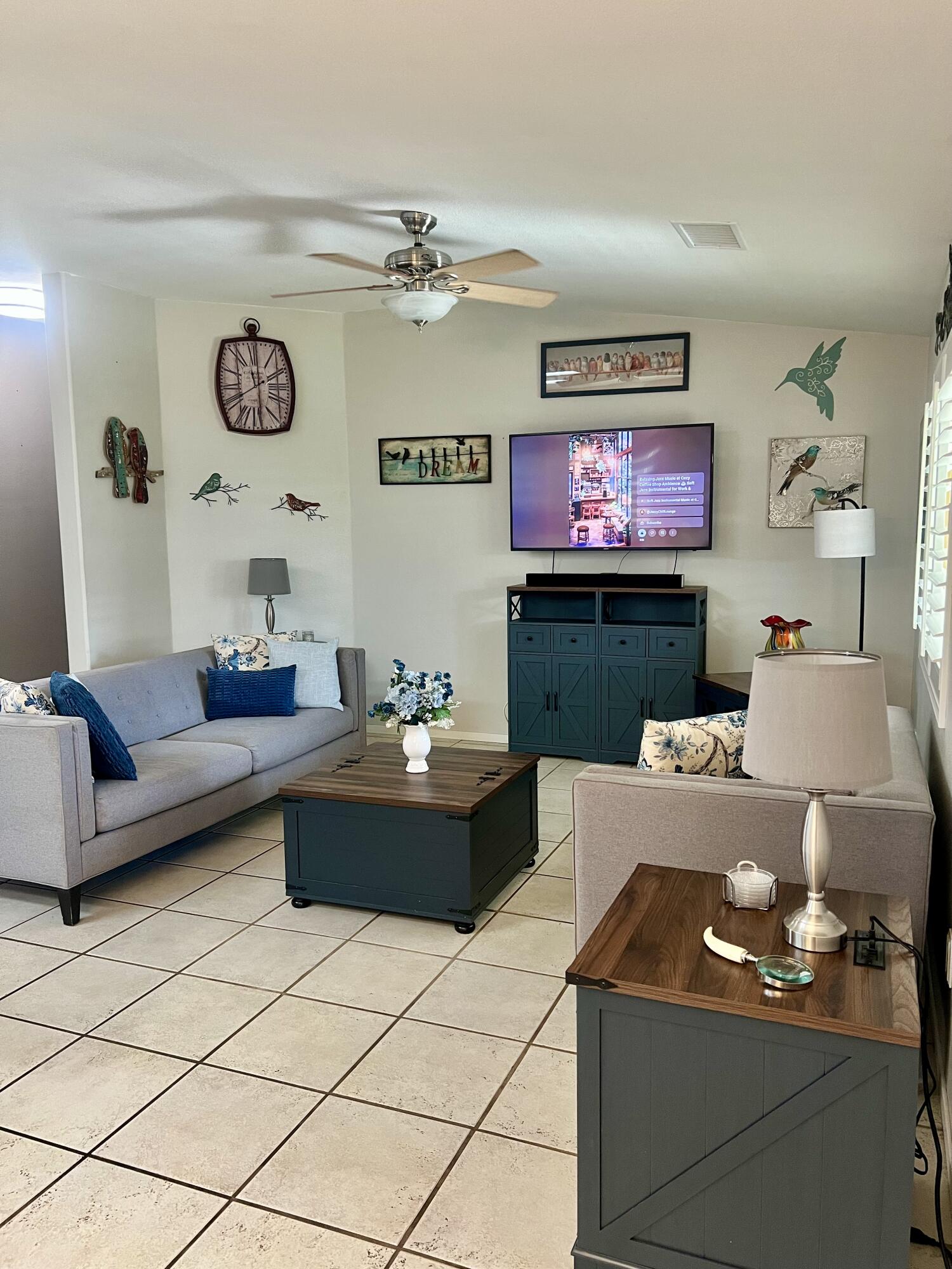 1735 E Country Ct, Visalia, CA 93292