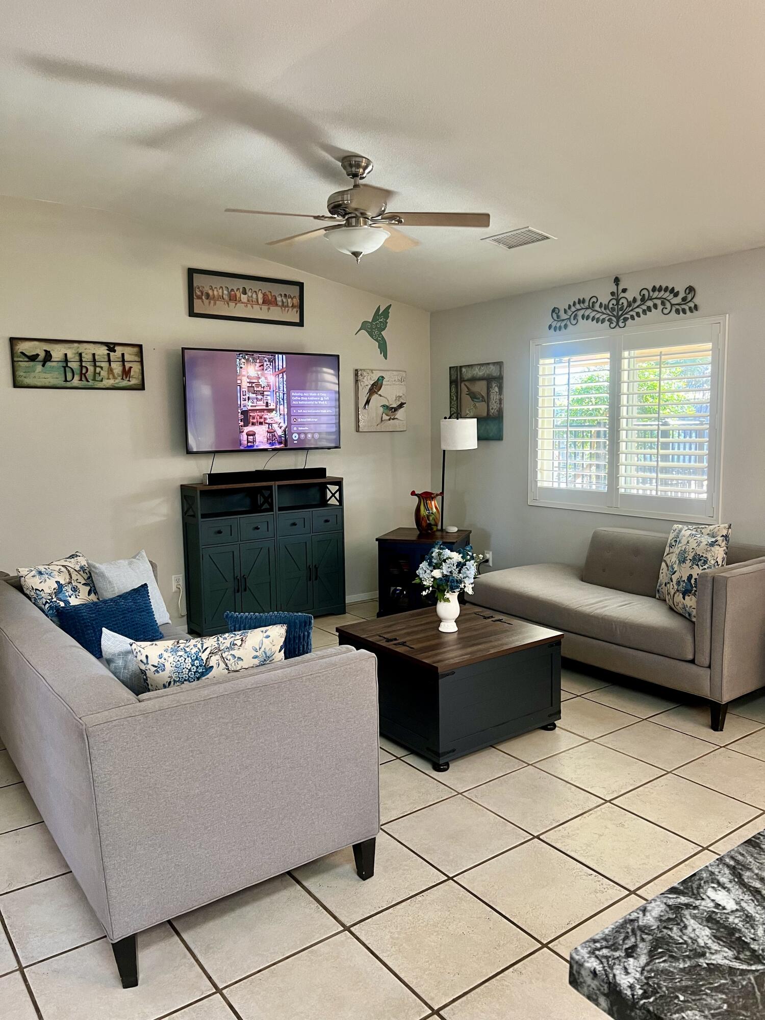 1735 E Country Ct, Visalia, CA 93292