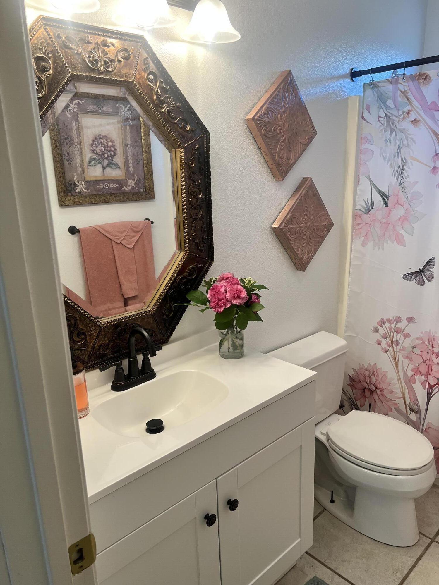 1735 E Country Ct, Visalia, CA 93292