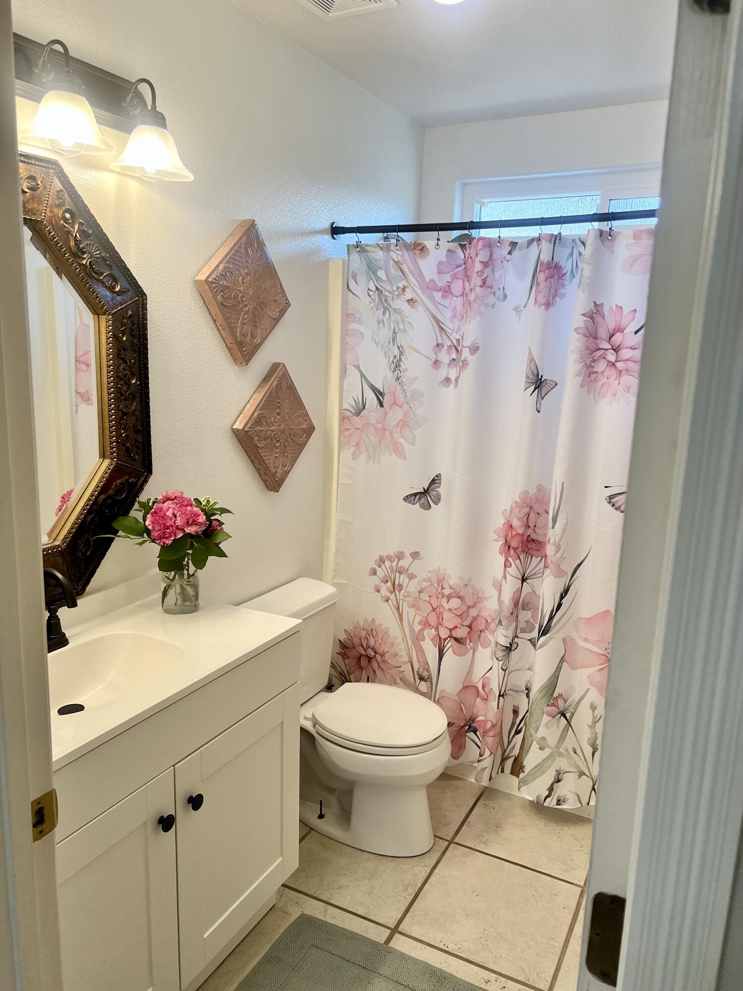 1735 E Country Ct, Visalia, CA 93292