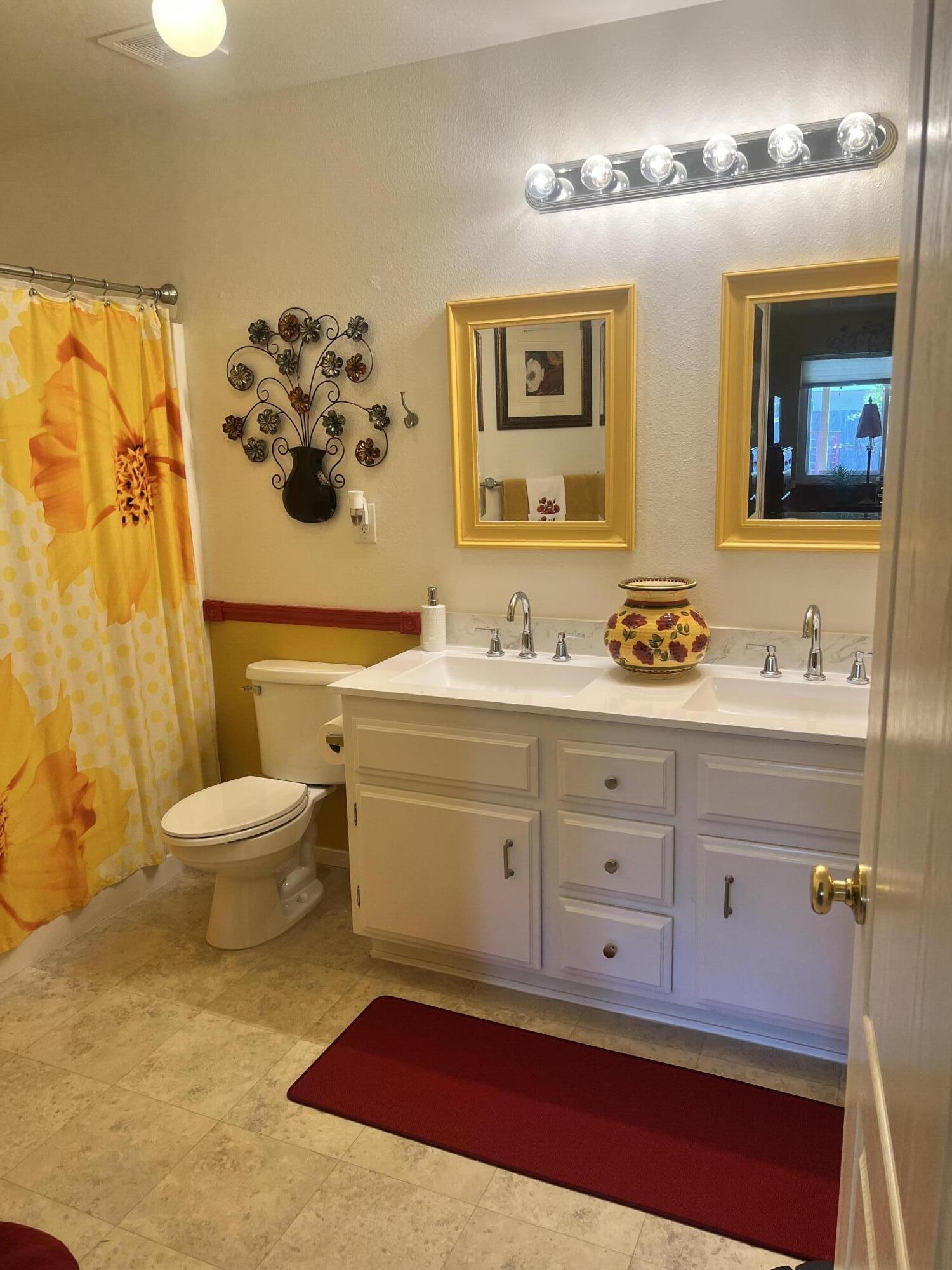 1735 E Country Ct, Visalia, CA 93292