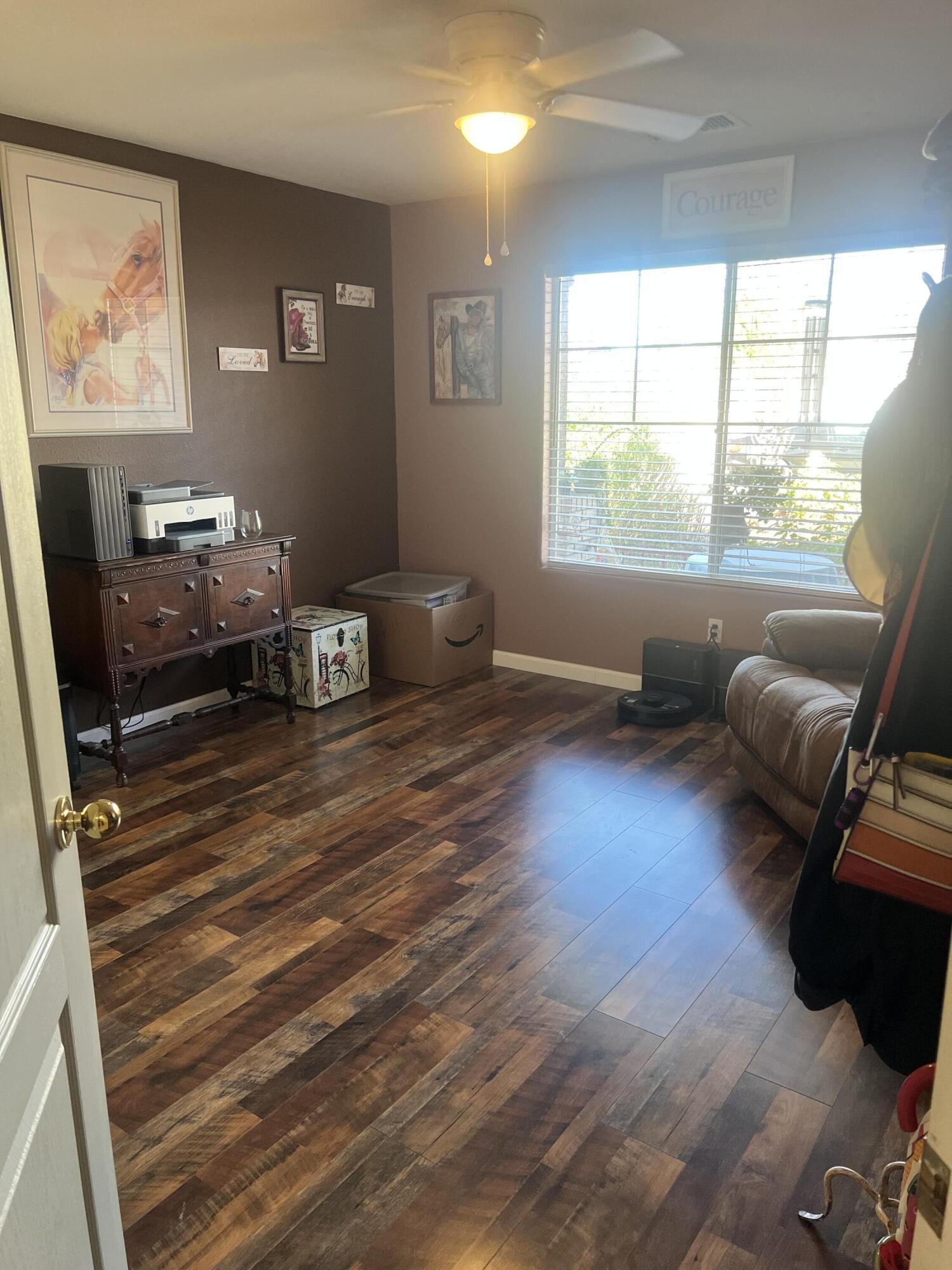 1735 E Country Ct, Visalia, CA 93292