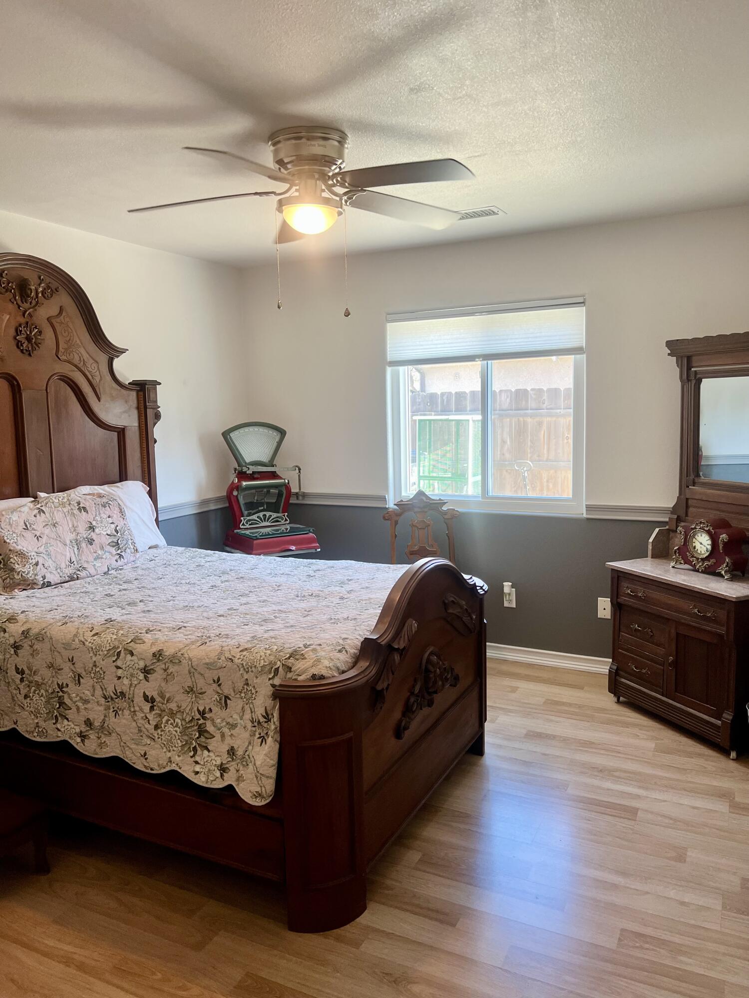 1735 E Country Ct, Visalia, CA 93292