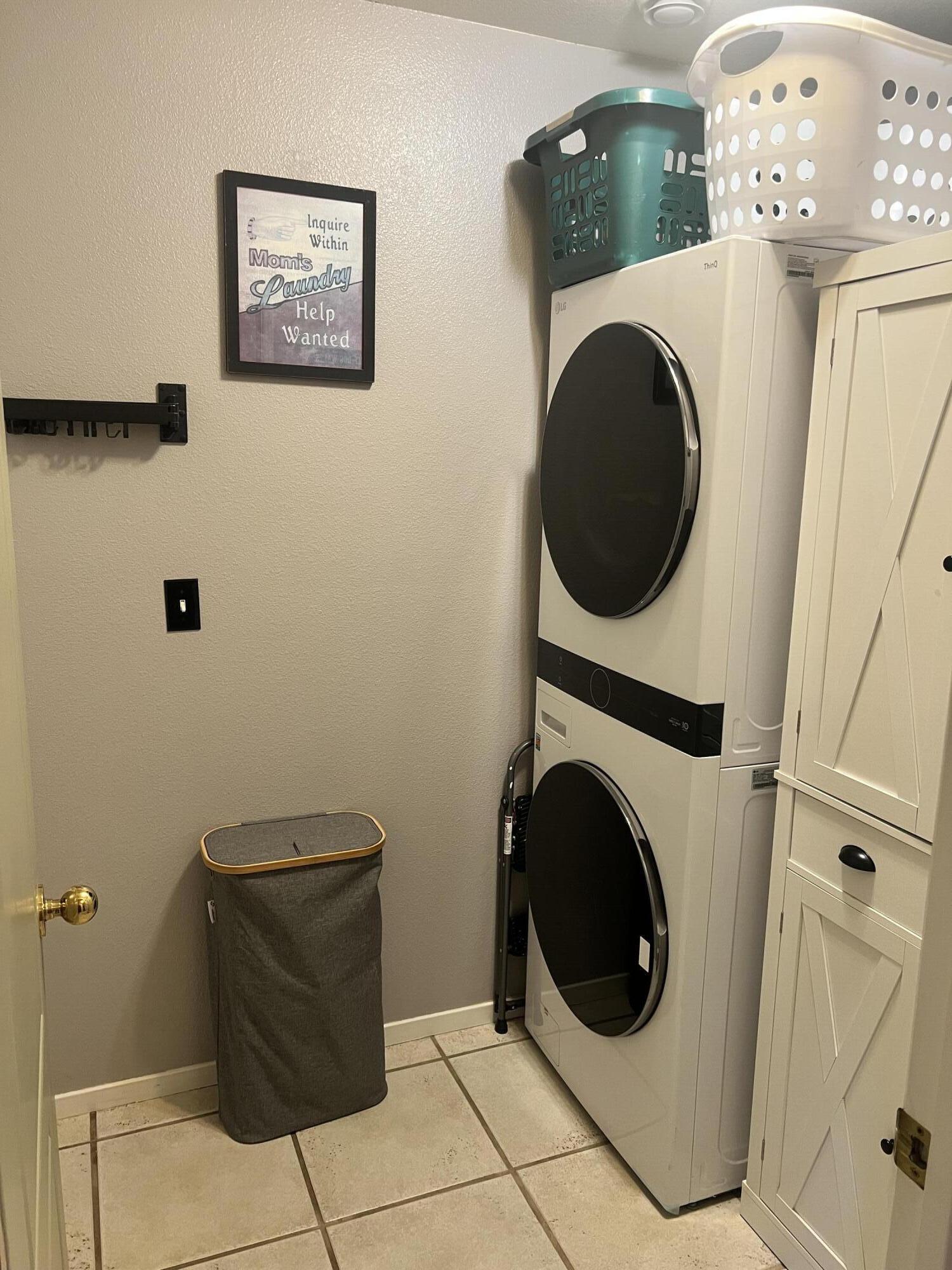 1735 E Country Ct, Visalia, CA 93292