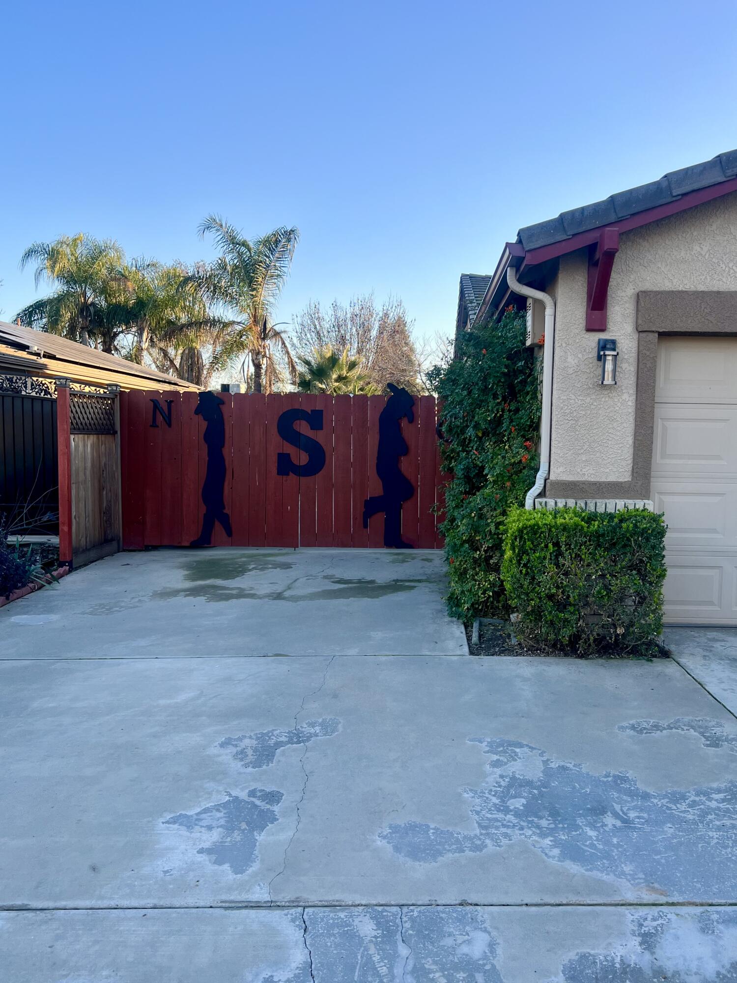 1735 E Country Ct, Visalia, CA 93292