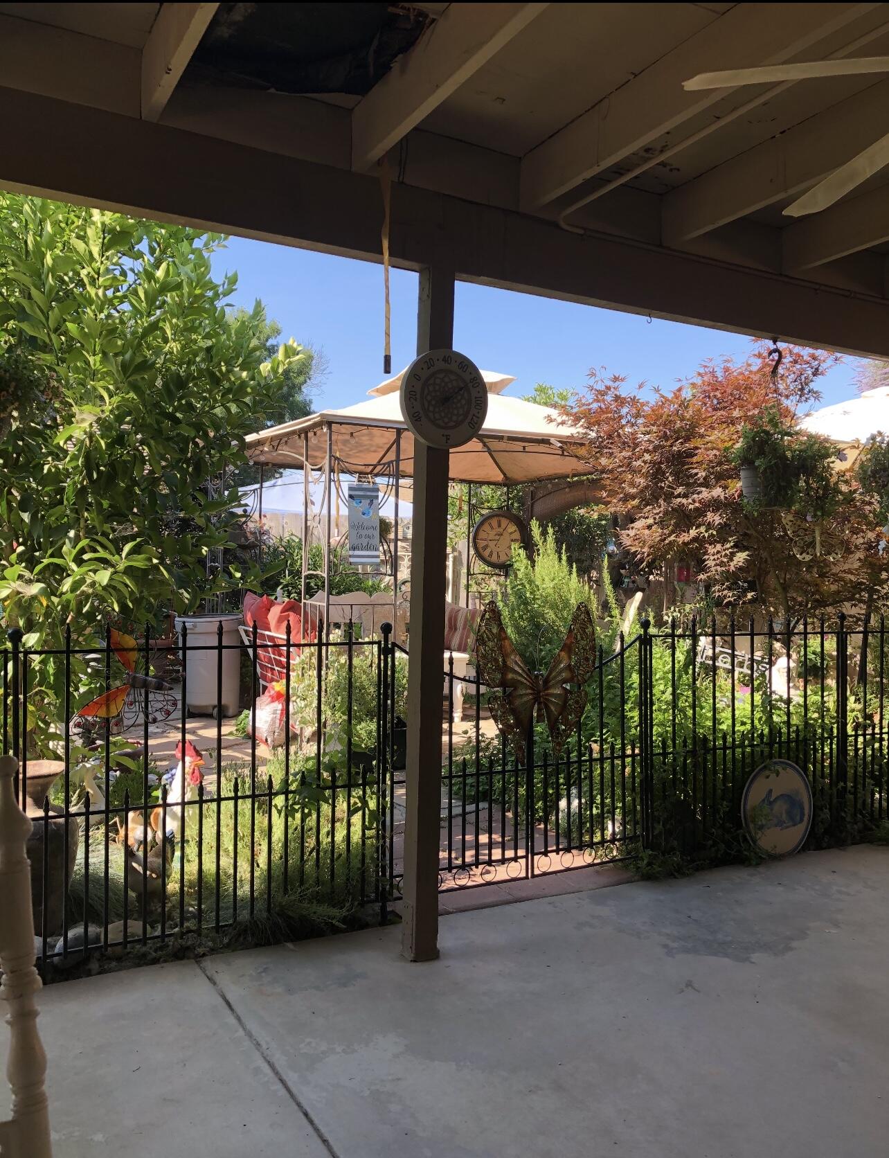 1735 E Country Ct, Visalia, CA 93292