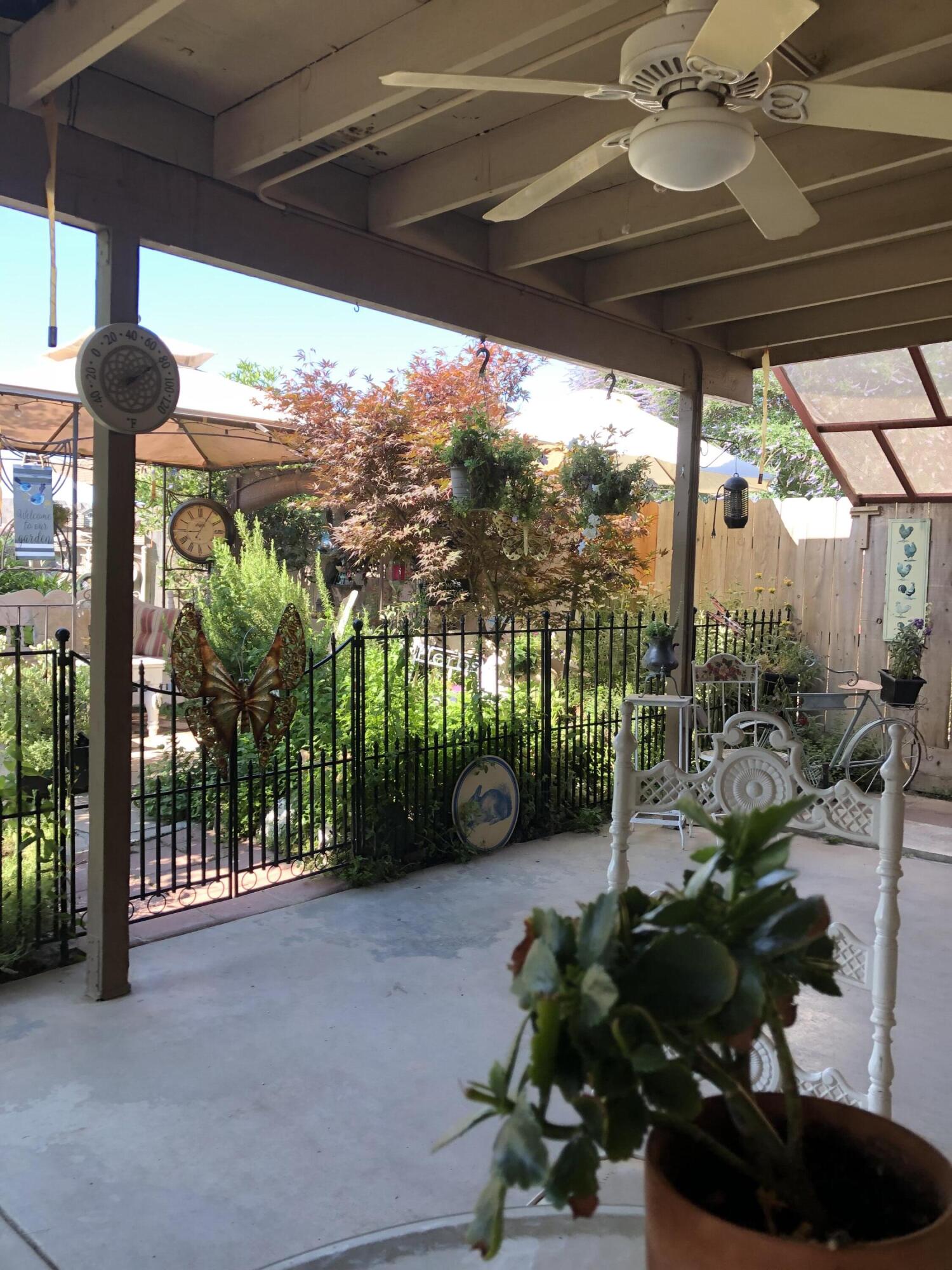 1735 E Country Ct, Visalia, CA 93292