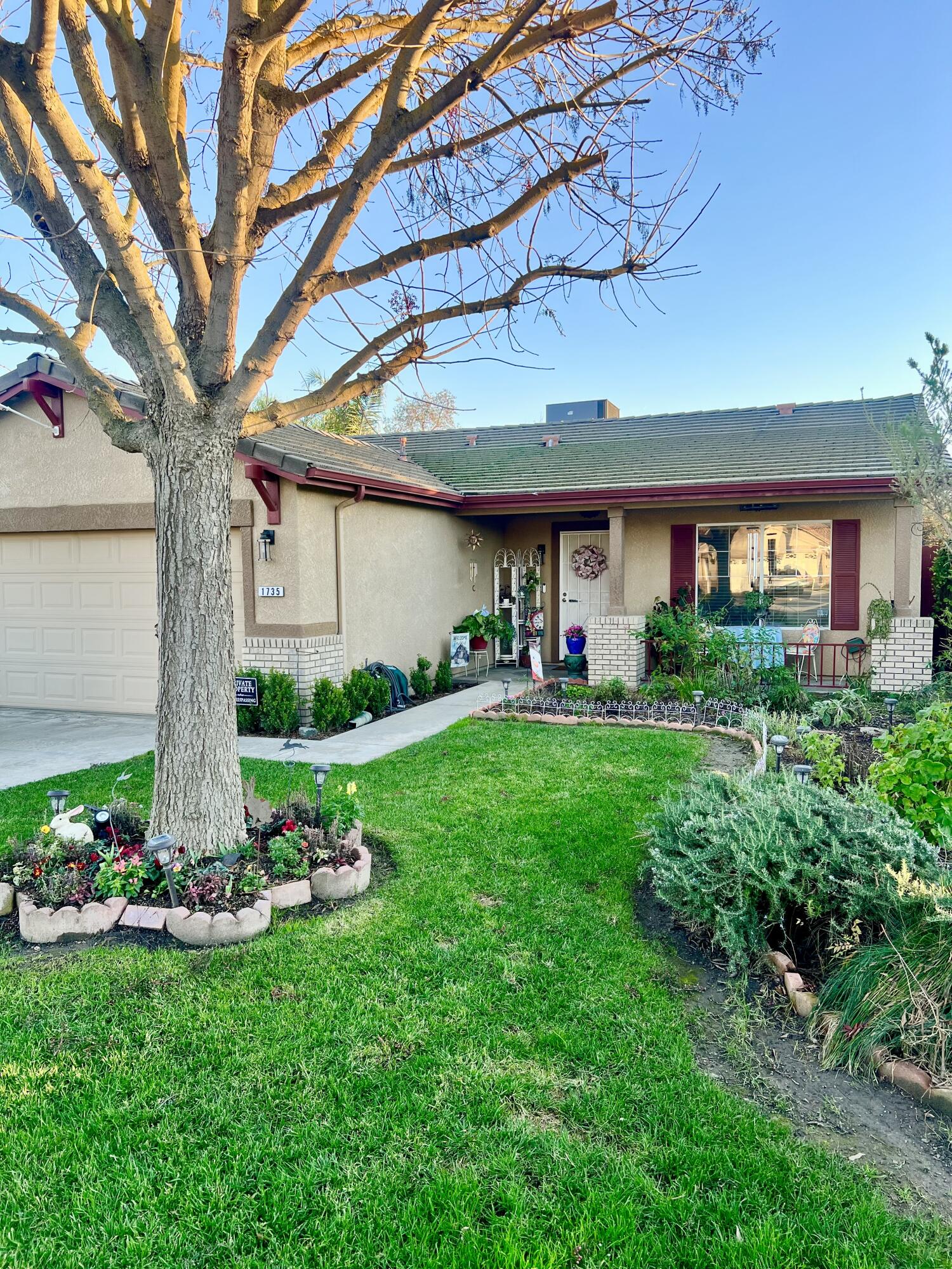 1735 E Country Ct, Visalia, CA 93292