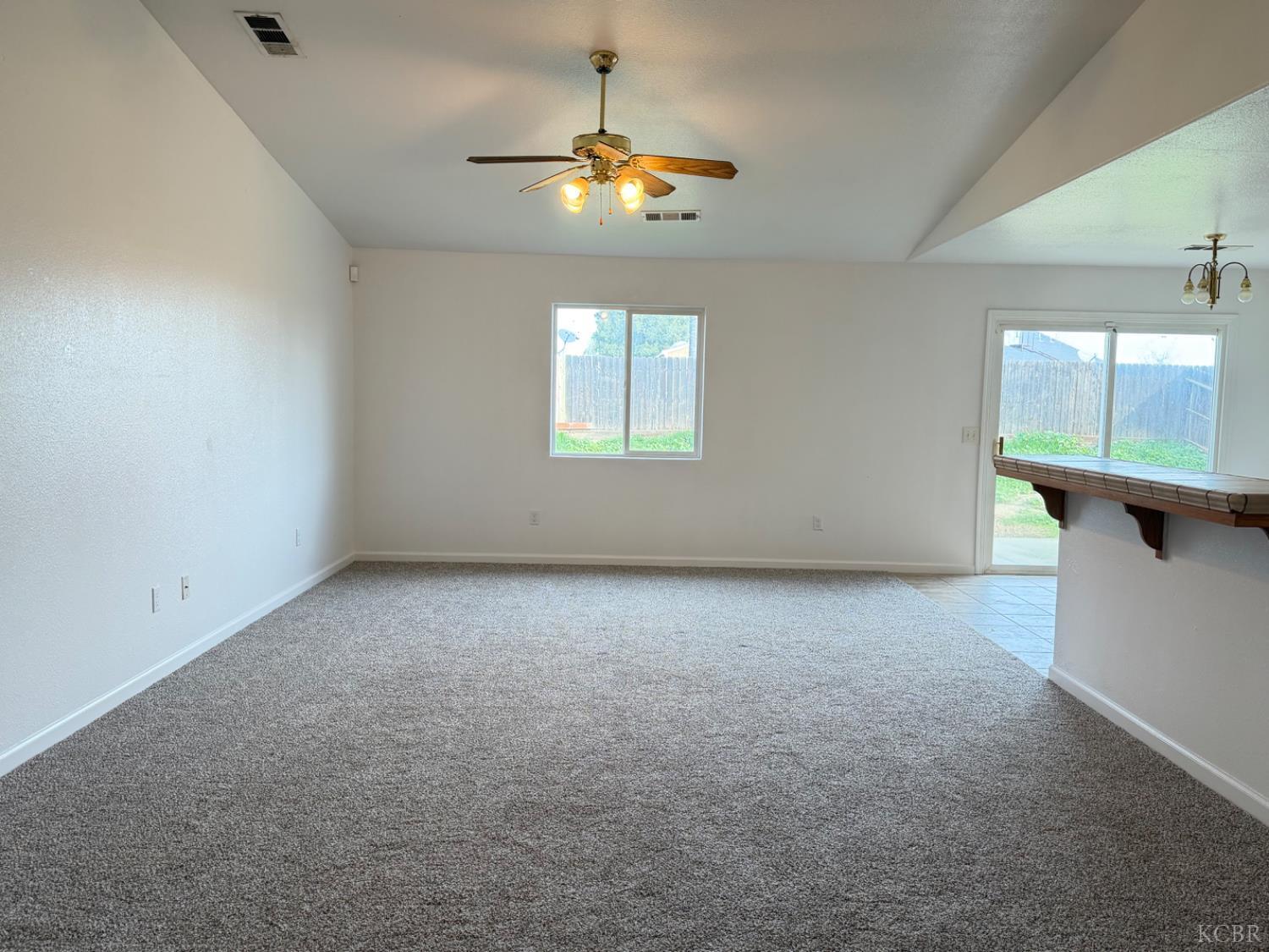 946 W Mammoth Pool Way, Hanford, CA 93230