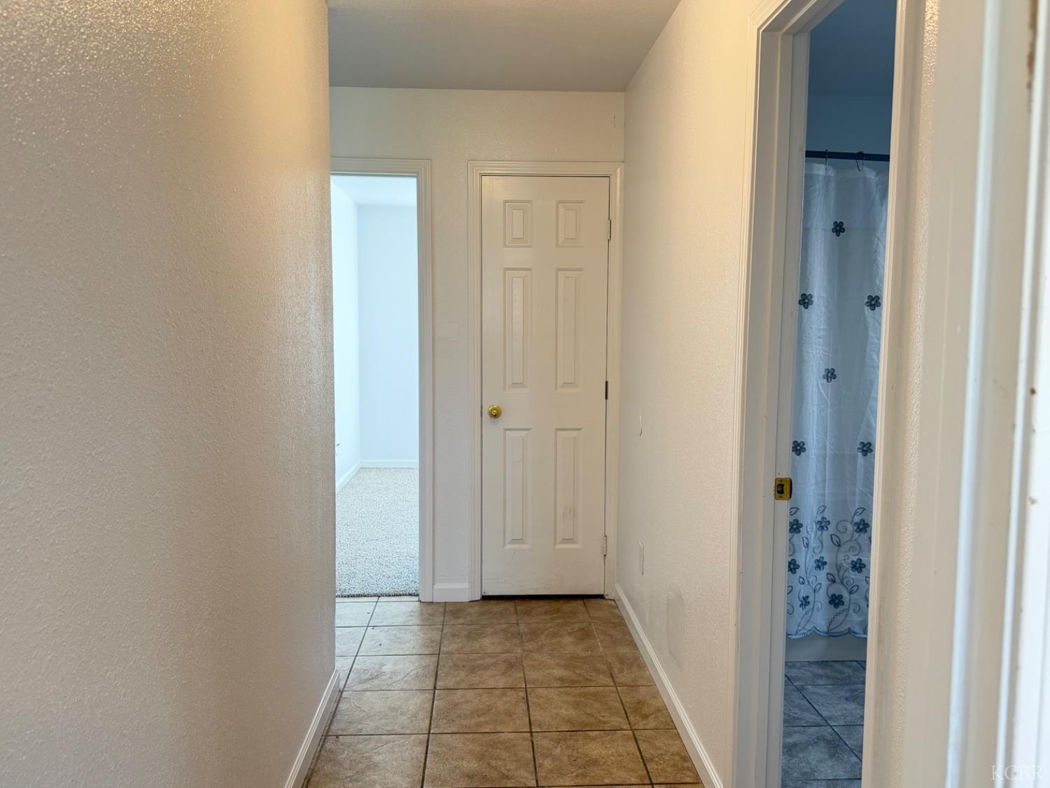 946 W Mammoth Pool Way, Hanford, CA 93230