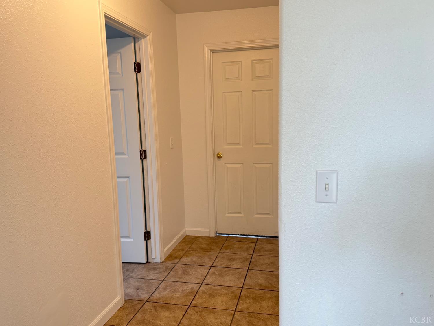 946 W Mammoth Pool Way, Hanford, CA 93230