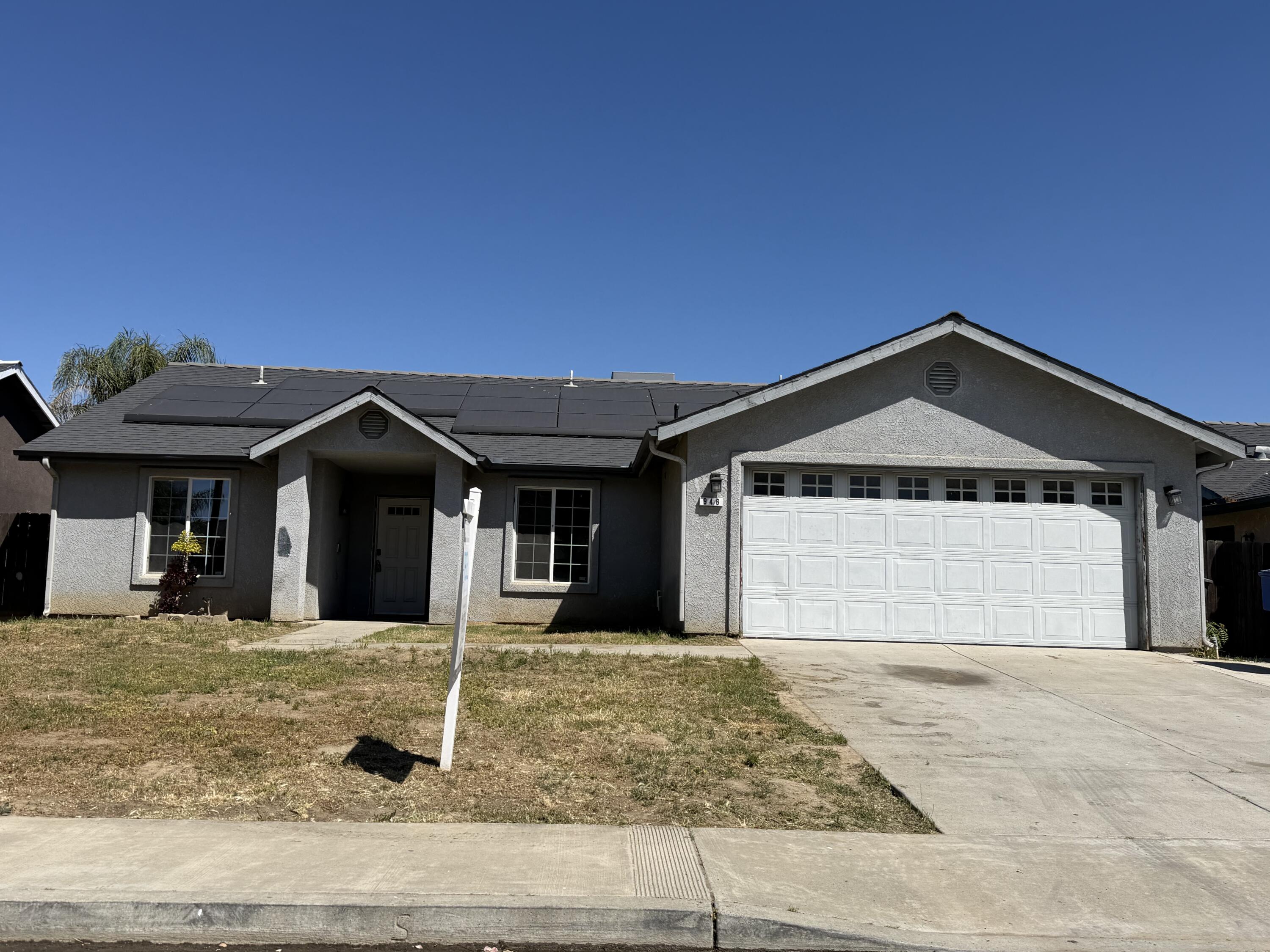 946 W Mammoth Pool Way, Hanford, CA 93230