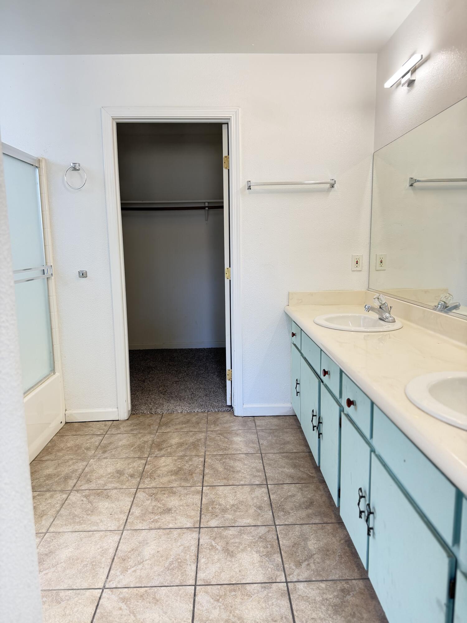 946 W Mammoth Pool Way, Hanford, CA 93230
