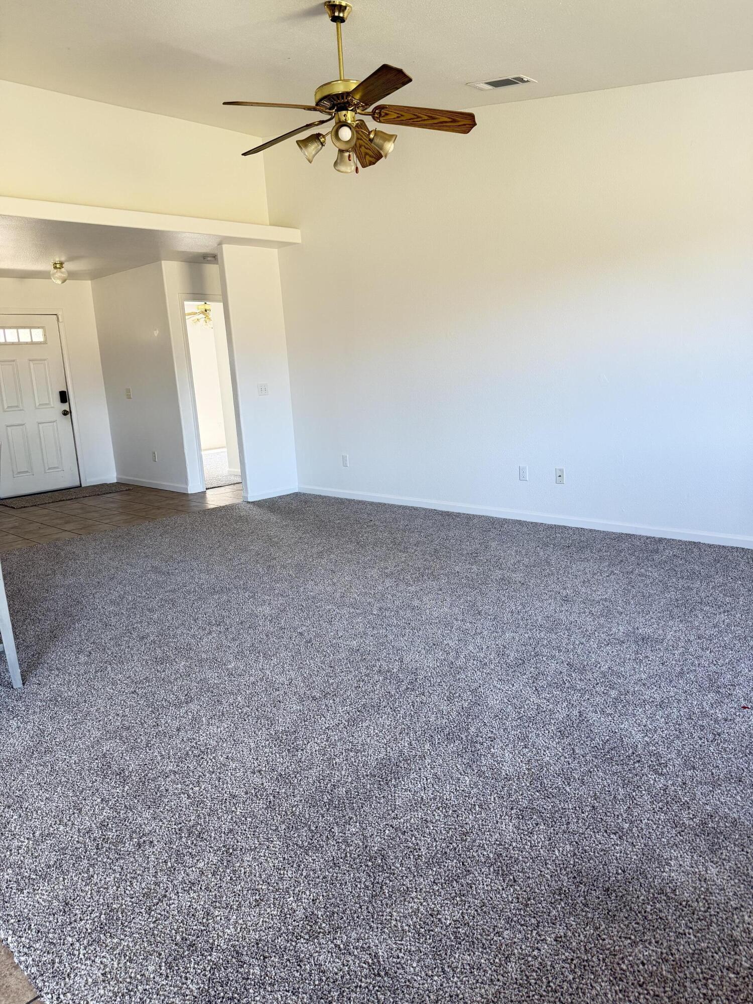 946 W Mammoth Pool Way, Hanford, CA 93230
