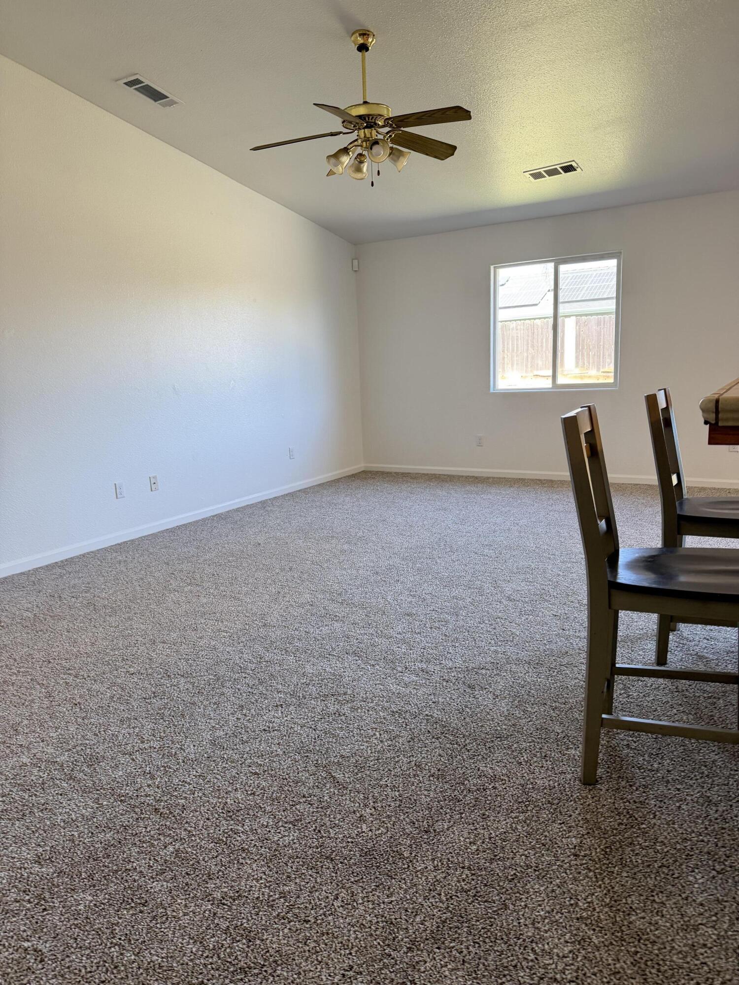 946 W Mammoth Pool Way, Hanford, CA 93230