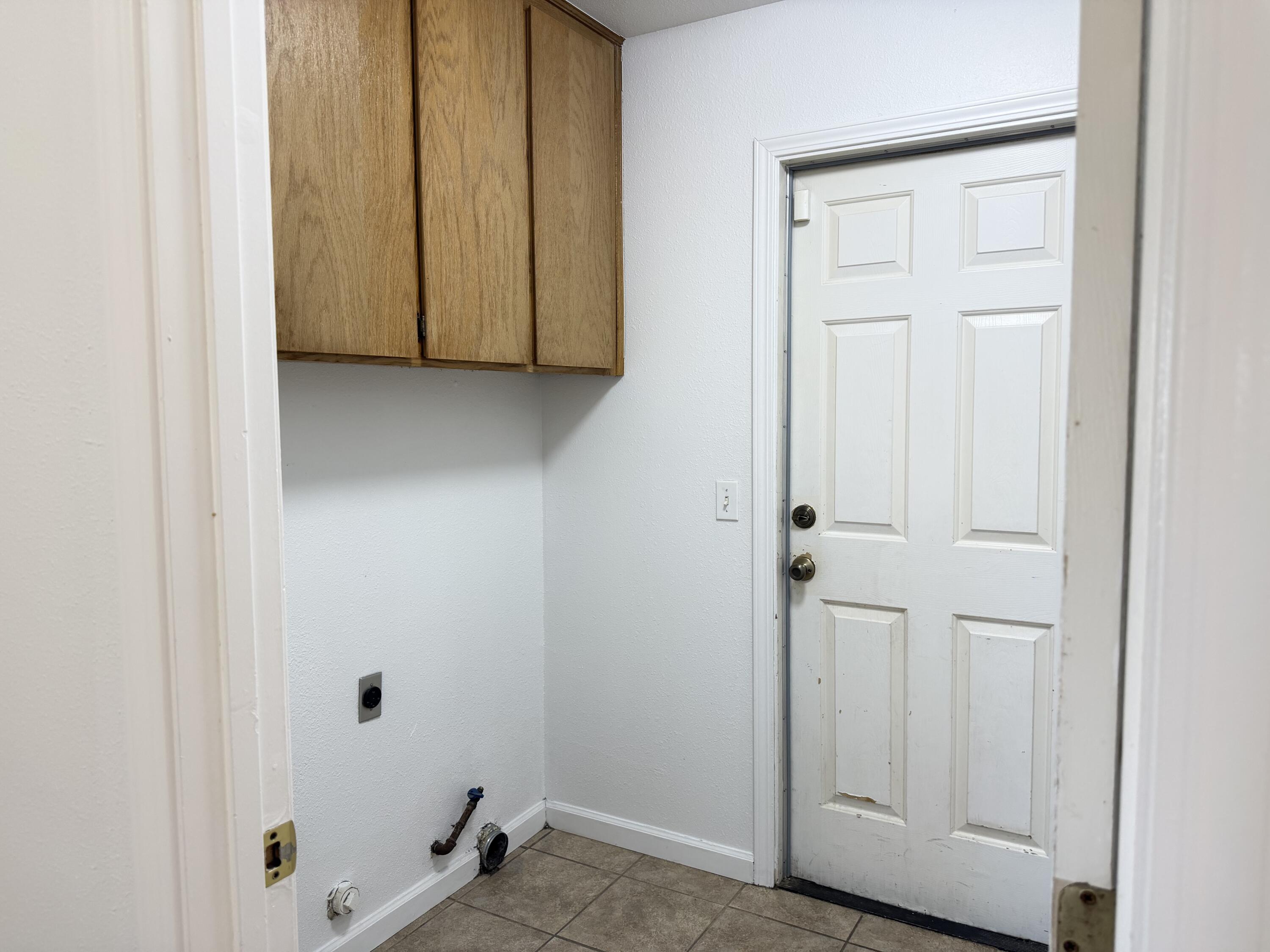 946 W Mammoth Pool Way, Hanford, CA 93230