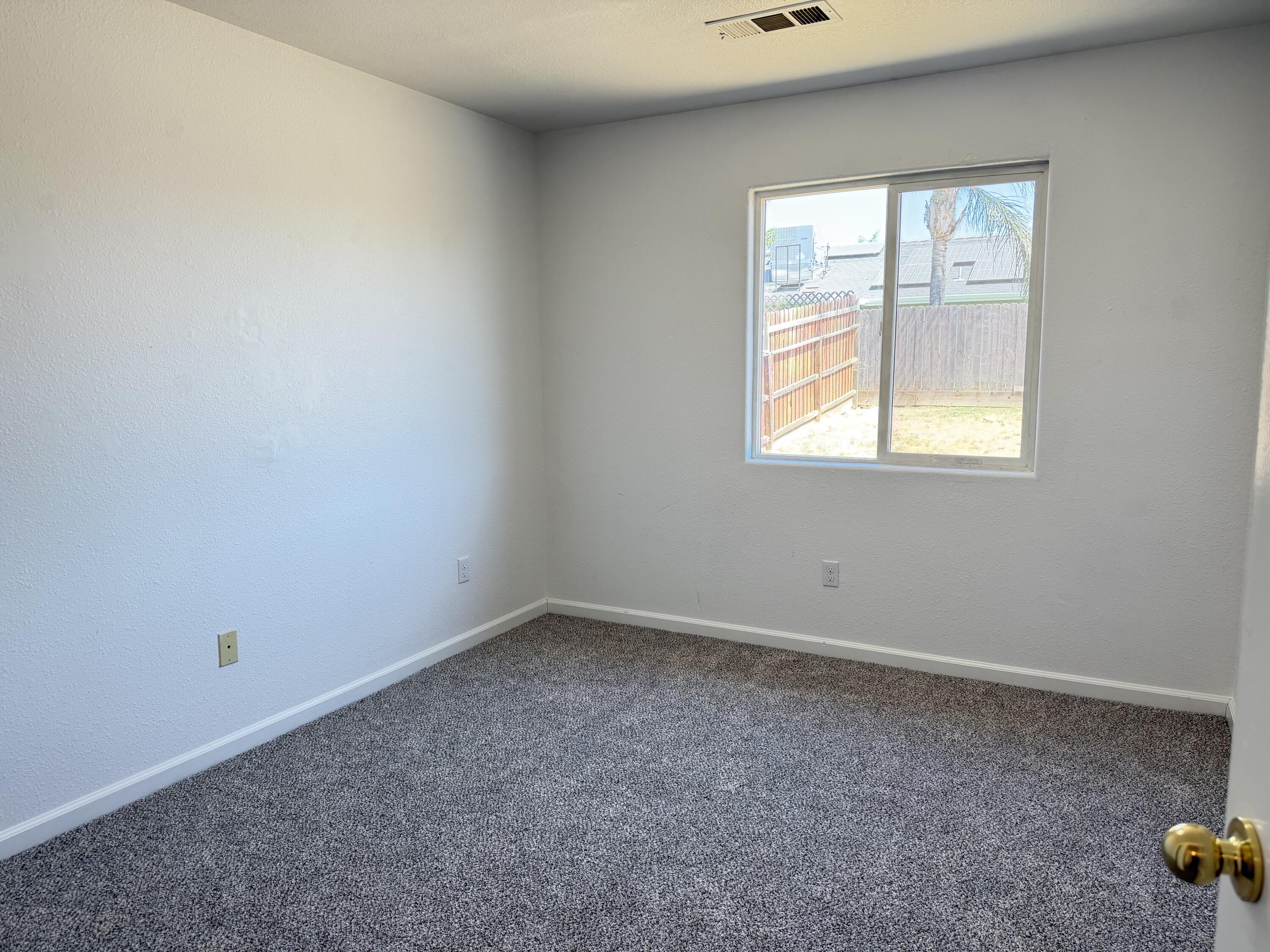 946 W Mammoth Pool Way, Hanford, CA 93230