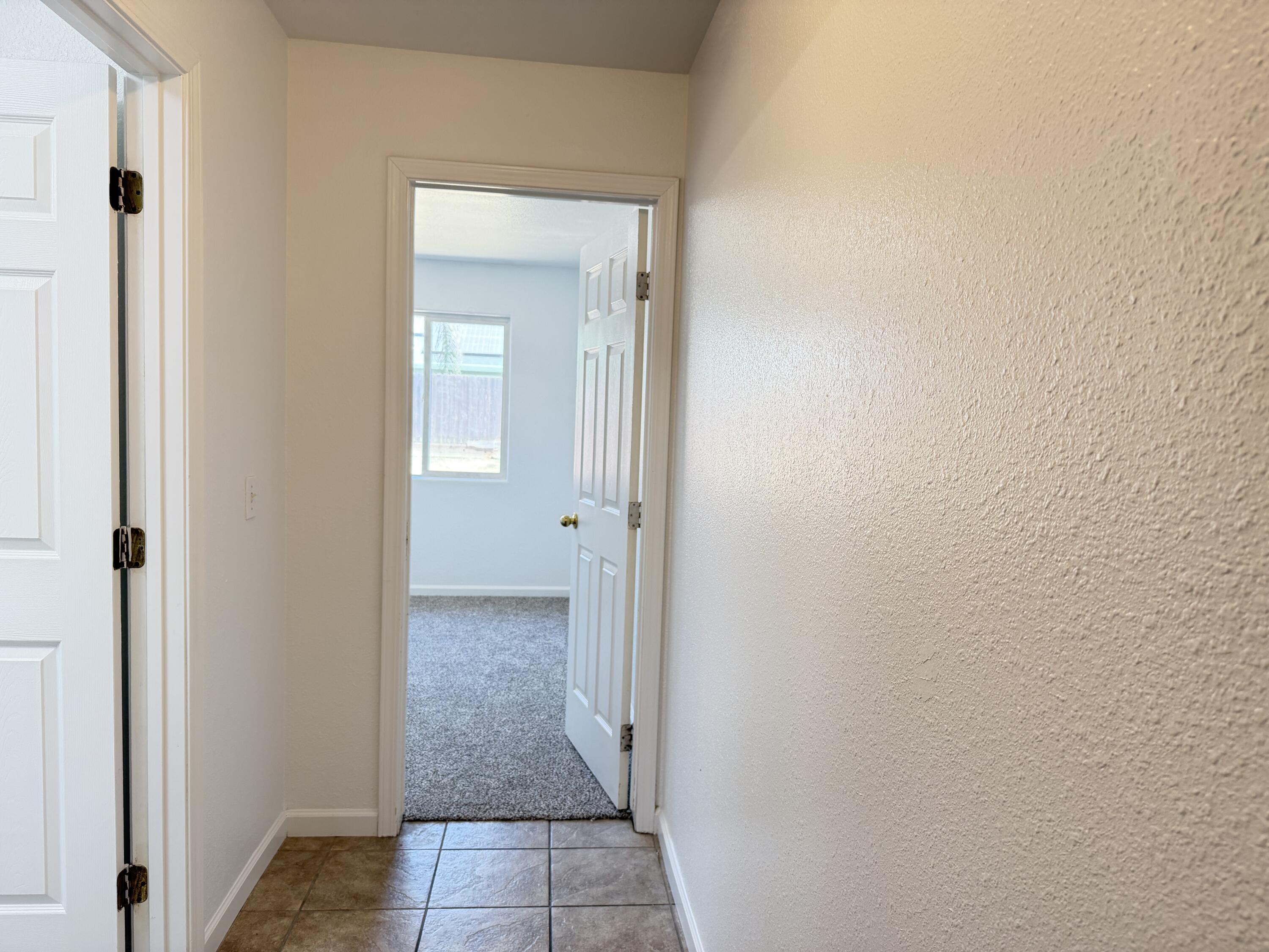 946 W Mammoth Pool Way, Hanford, CA 93230