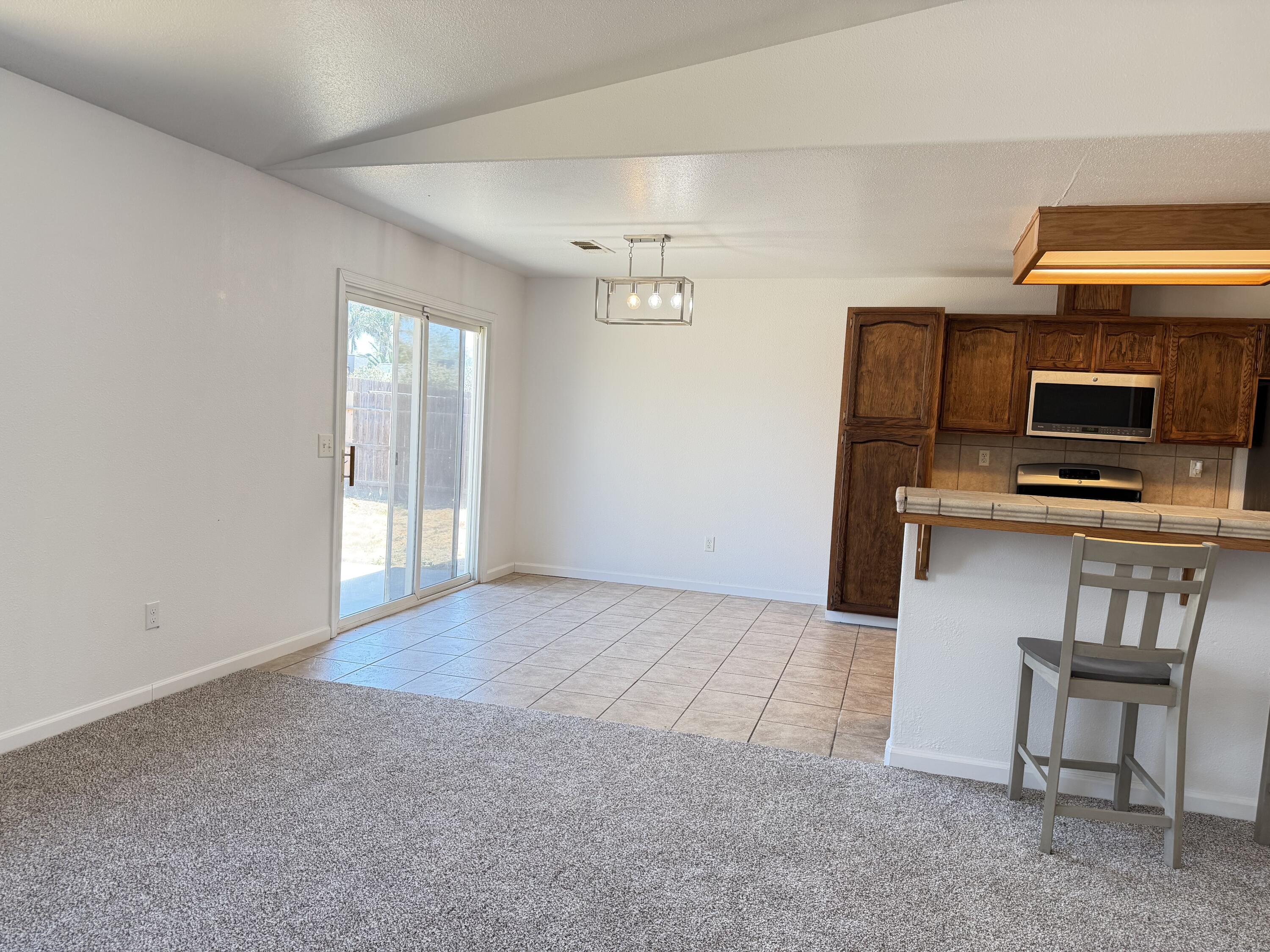 946 W Mammoth Pool Way, Hanford, CA 93230