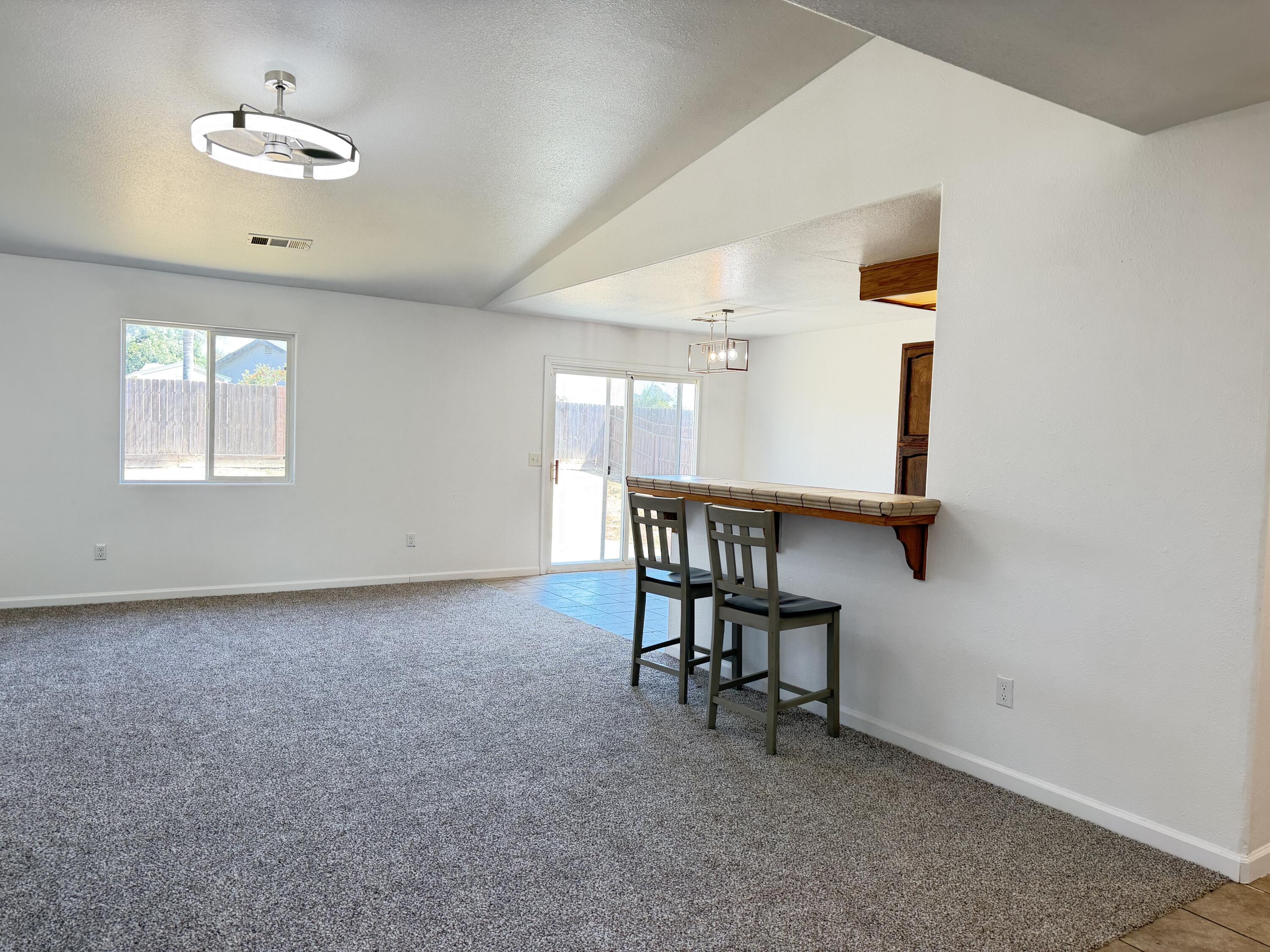 946 W Mammoth Pool Way, Hanford, CA 93230