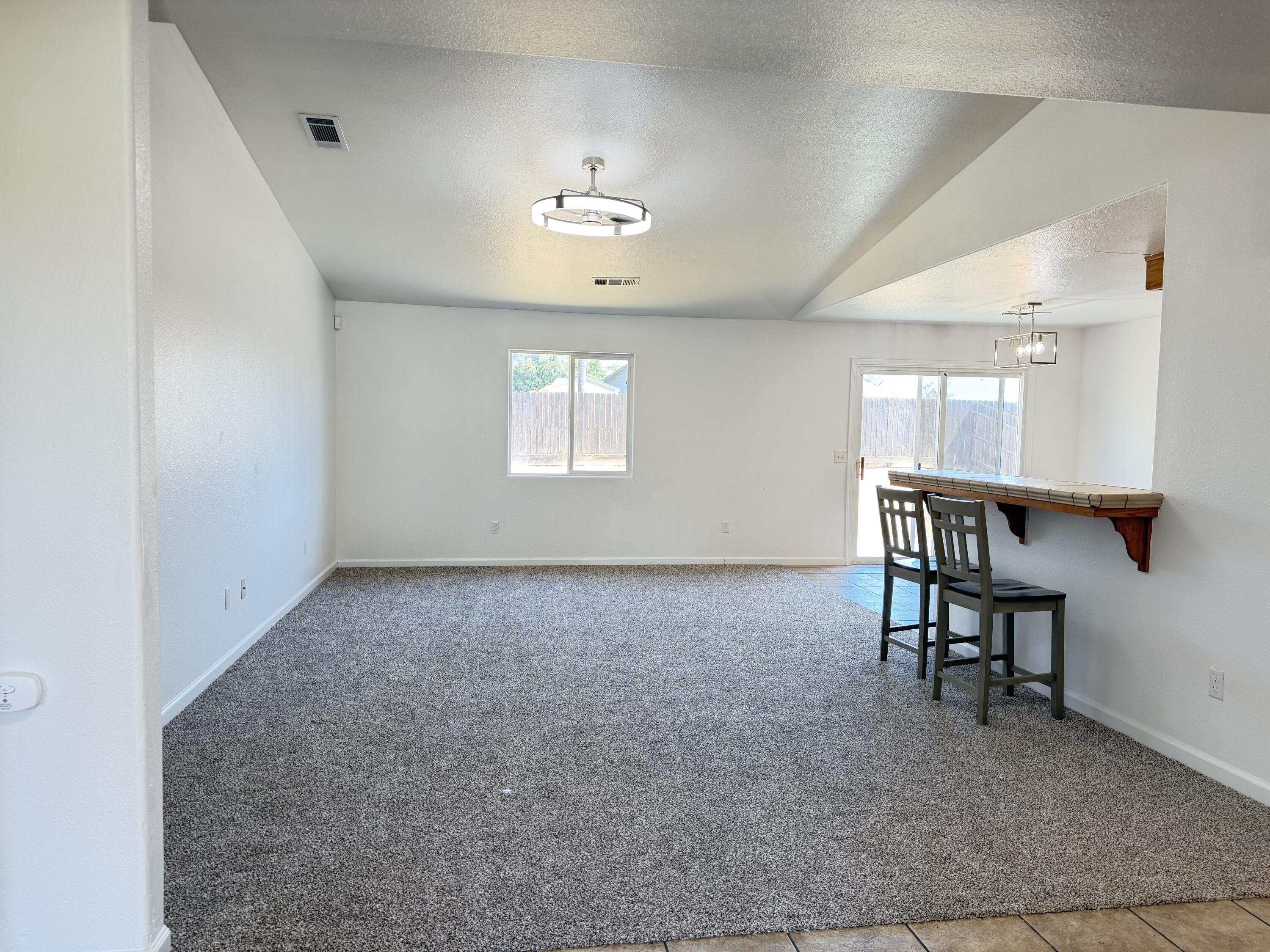 946 W Mammoth Pool Way, Hanford, CA 93230