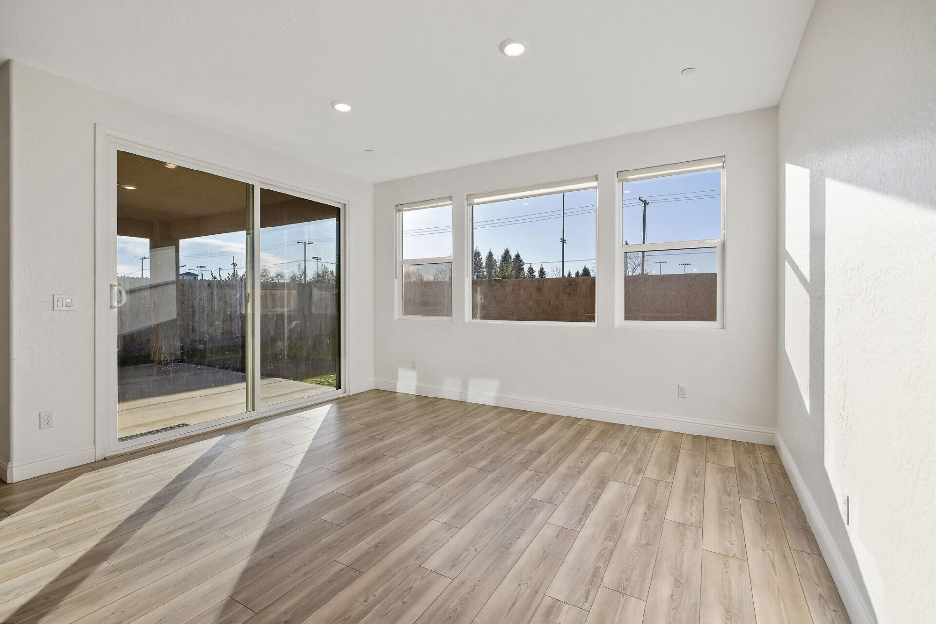 3641 N Summers Ct, Visalia, CA 93291