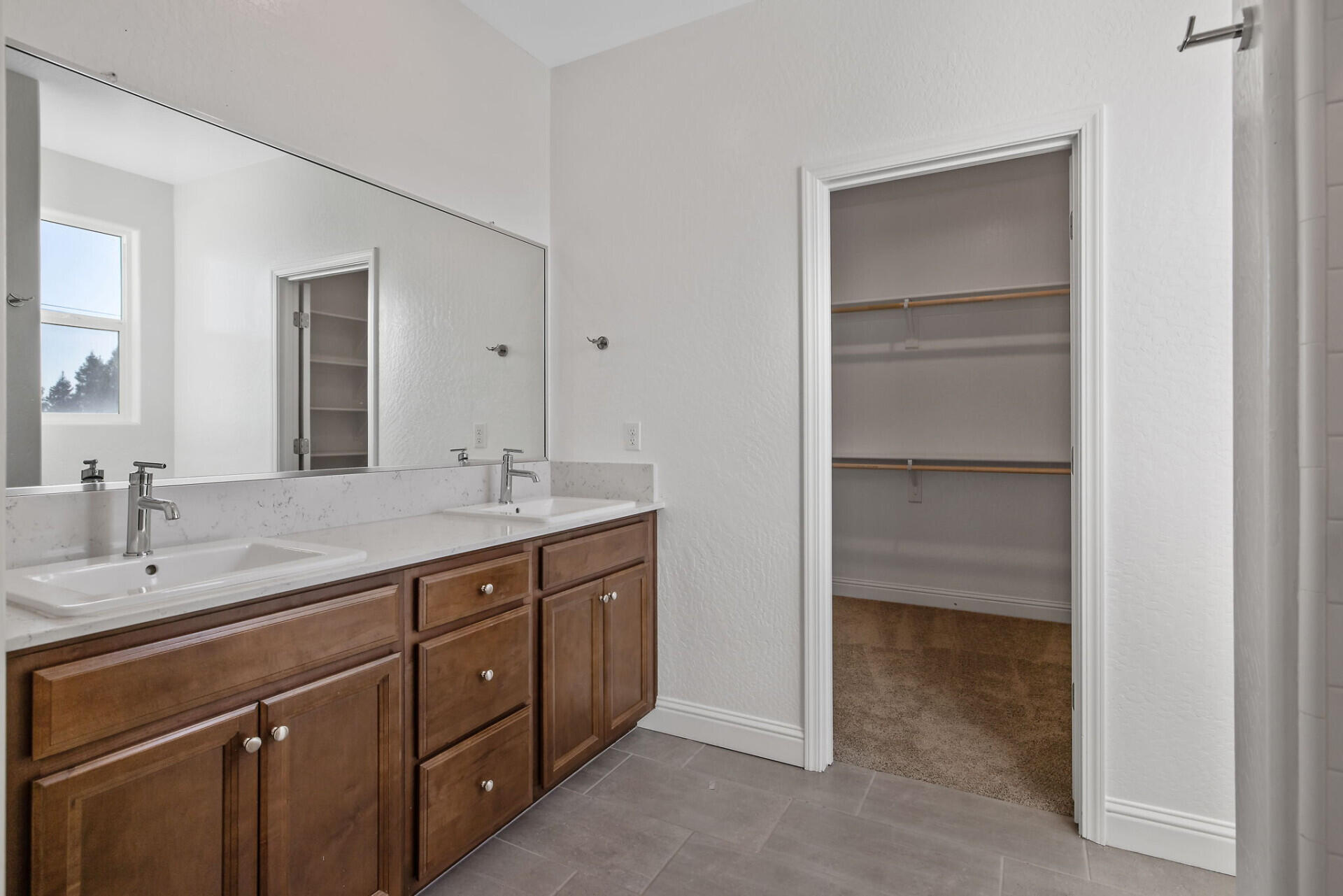 3641 N Summers Ct, Visalia, CA 93291