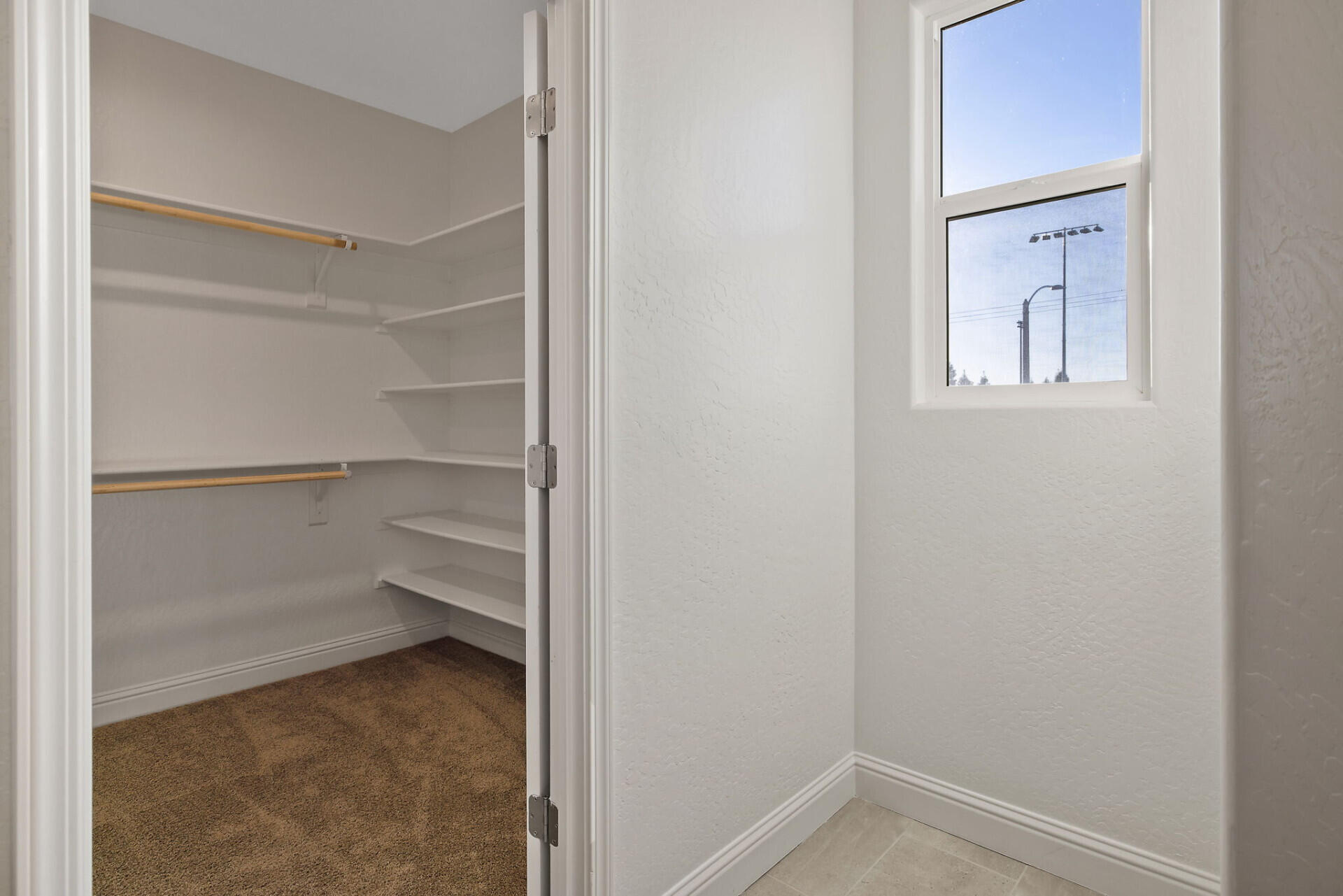 3641 N Summers Ct, Visalia, CA 93291