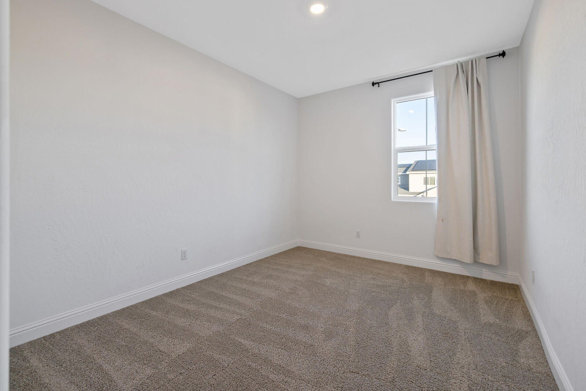 3641 N Summers Ct, Visalia, CA 93291