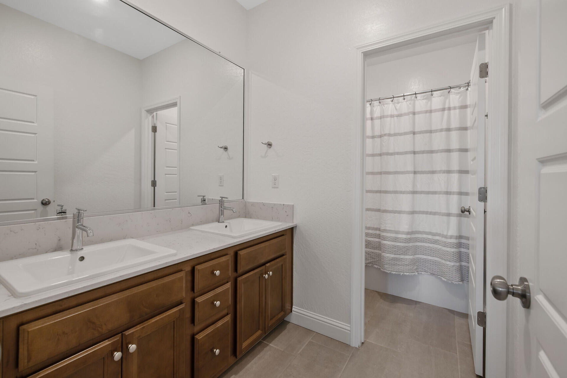 3641 N Summers Ct, Visalia, CA 93291