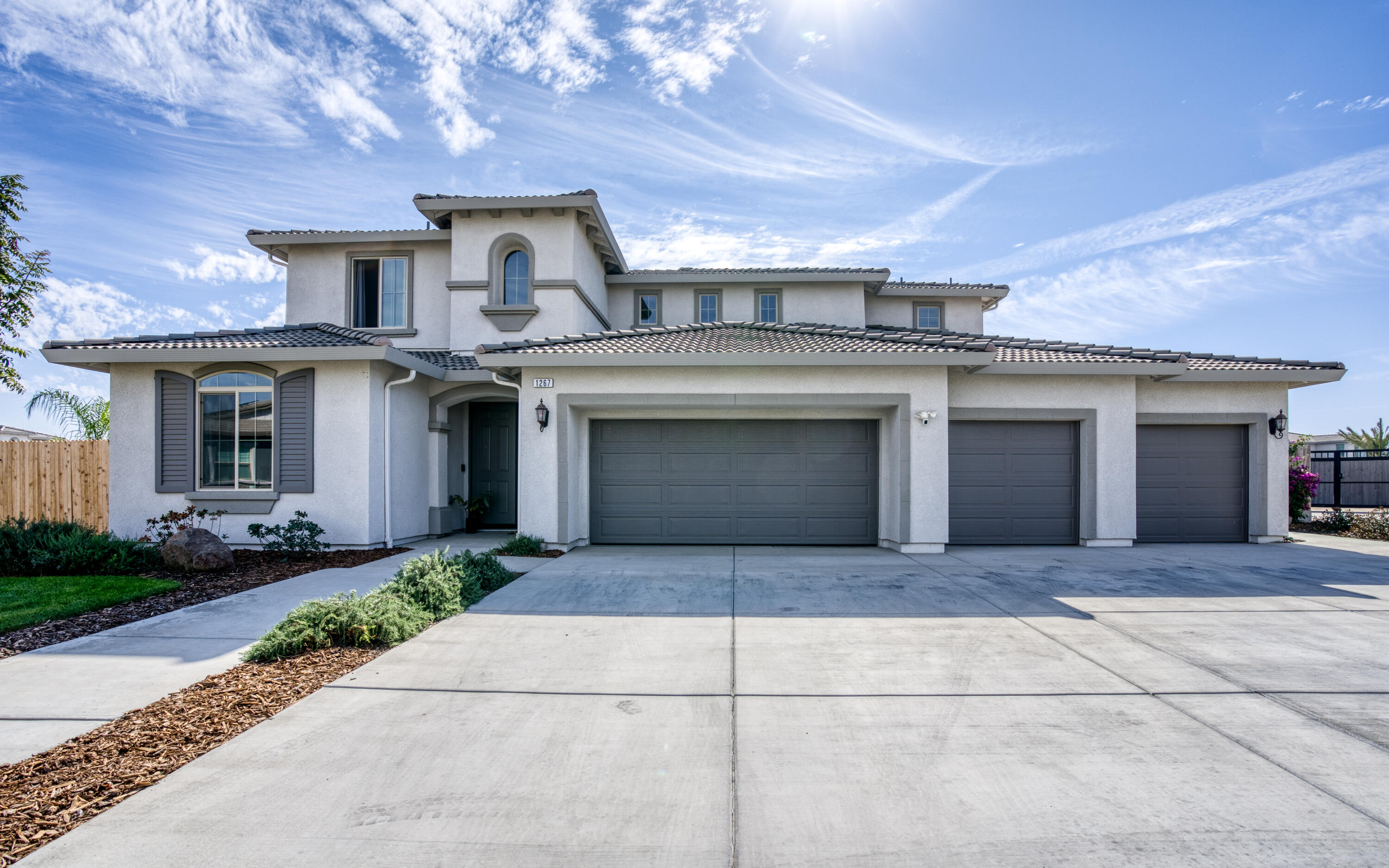 1267 Gold King Place Cir, Dinuba, CA 93618