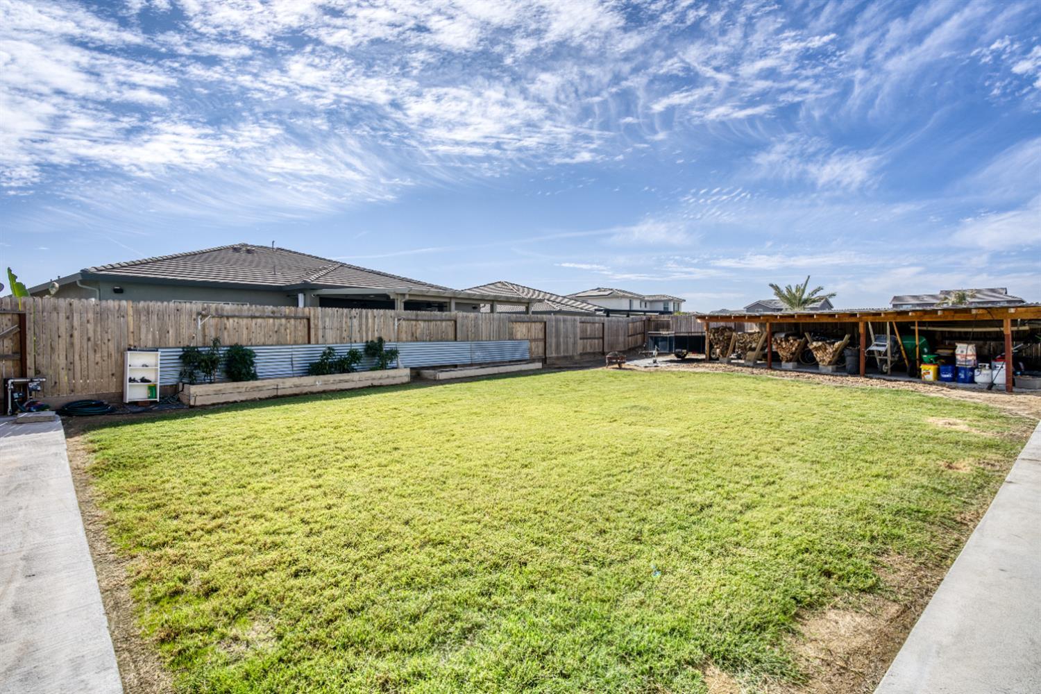1267 Gold King Place Cir, Dinuba, CA 93618