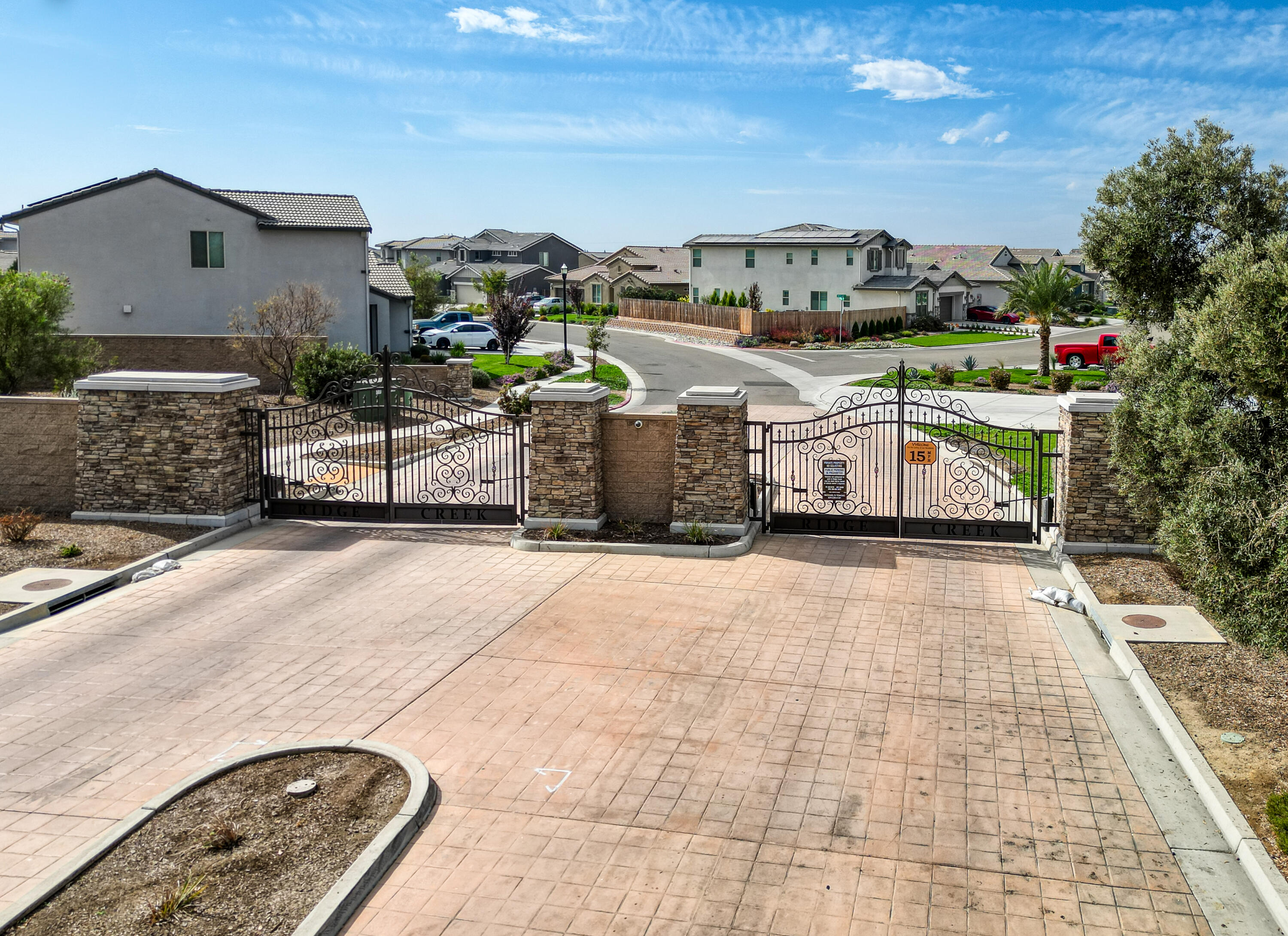 1267 Gold King Place Cir, Dinuba, CA 93618