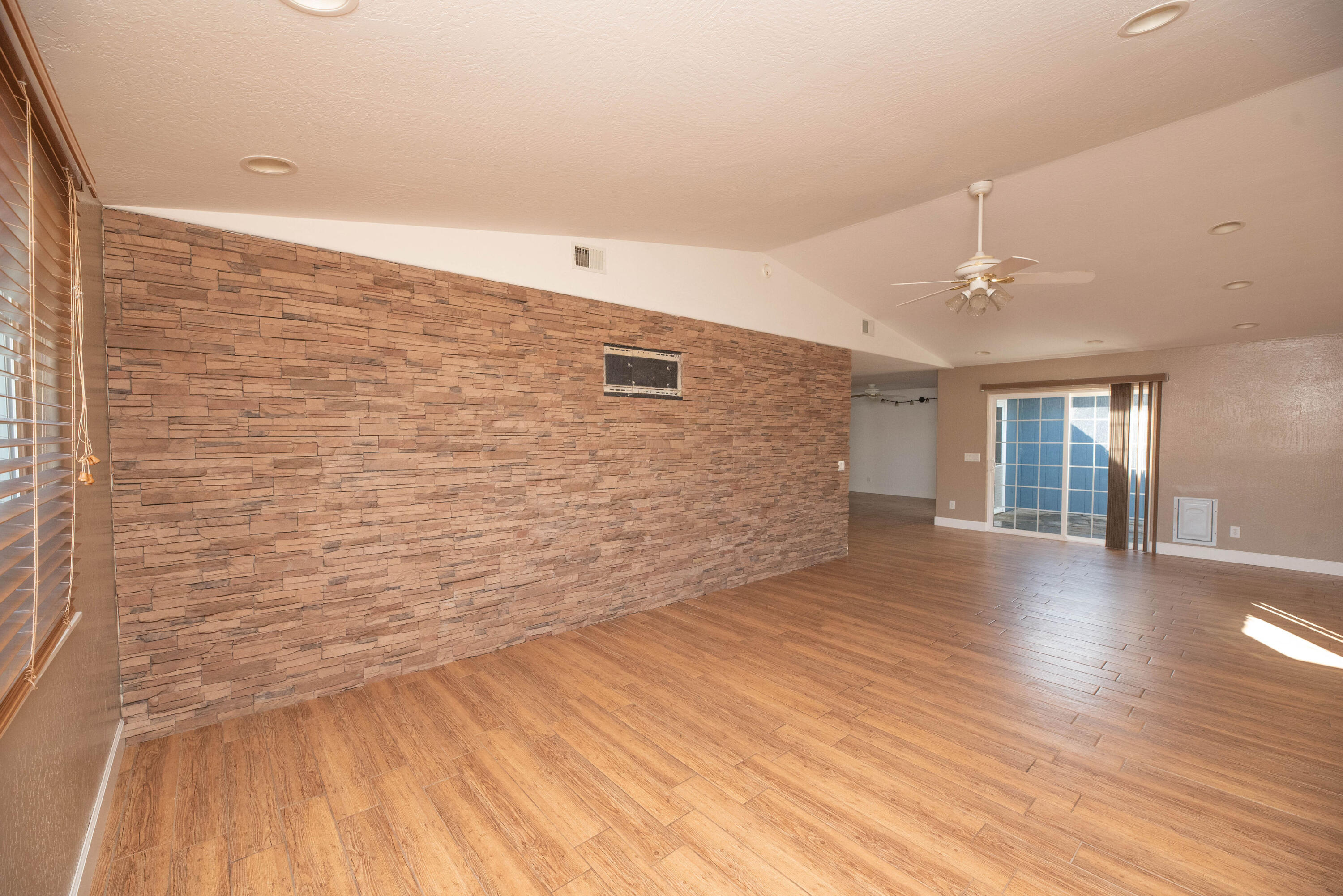 1401 S Cotta St, Visalia, CA 93292