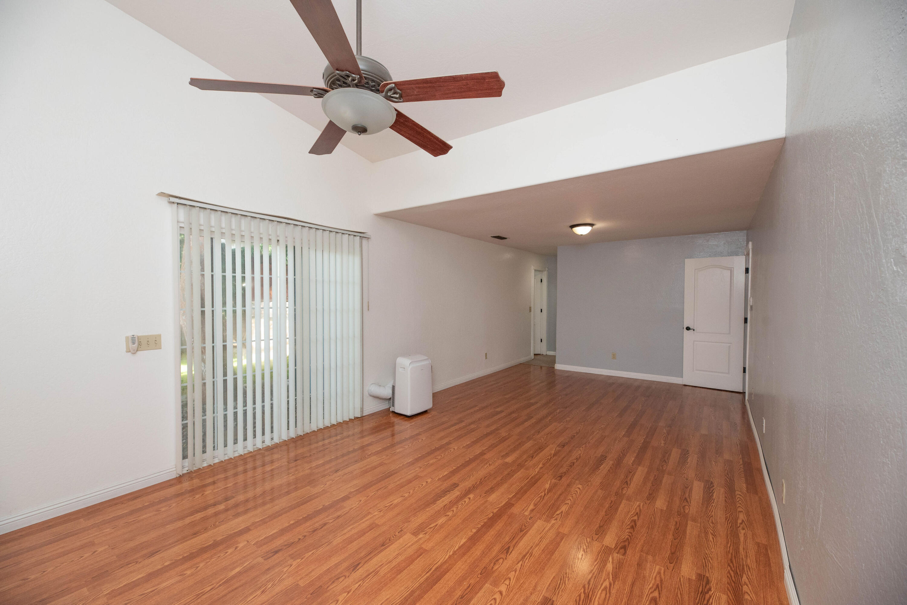 1401 S Cotta St, Visalia, CA 93292