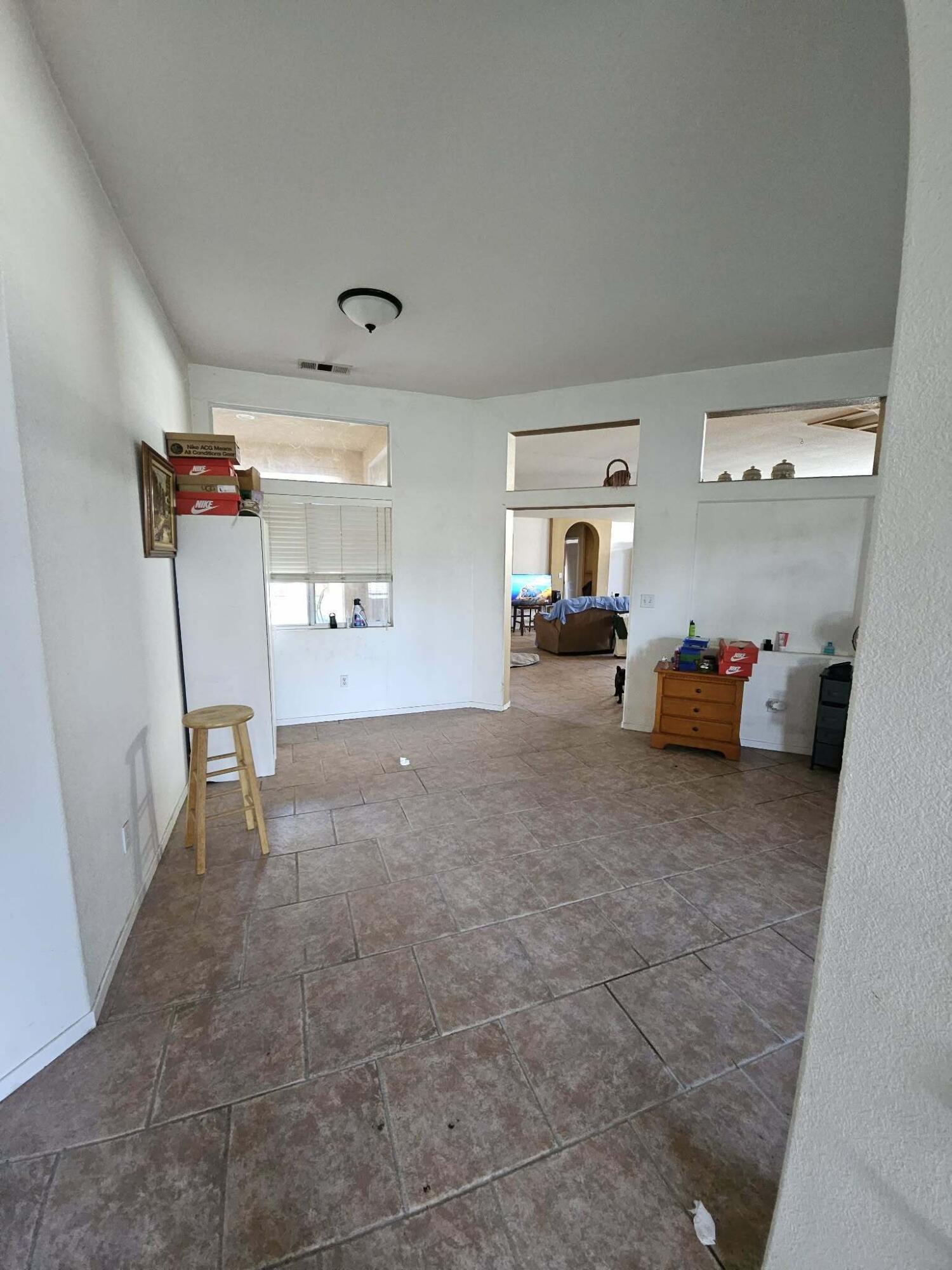 2530 W Porter Creek Ave, Porterville, CA 93257