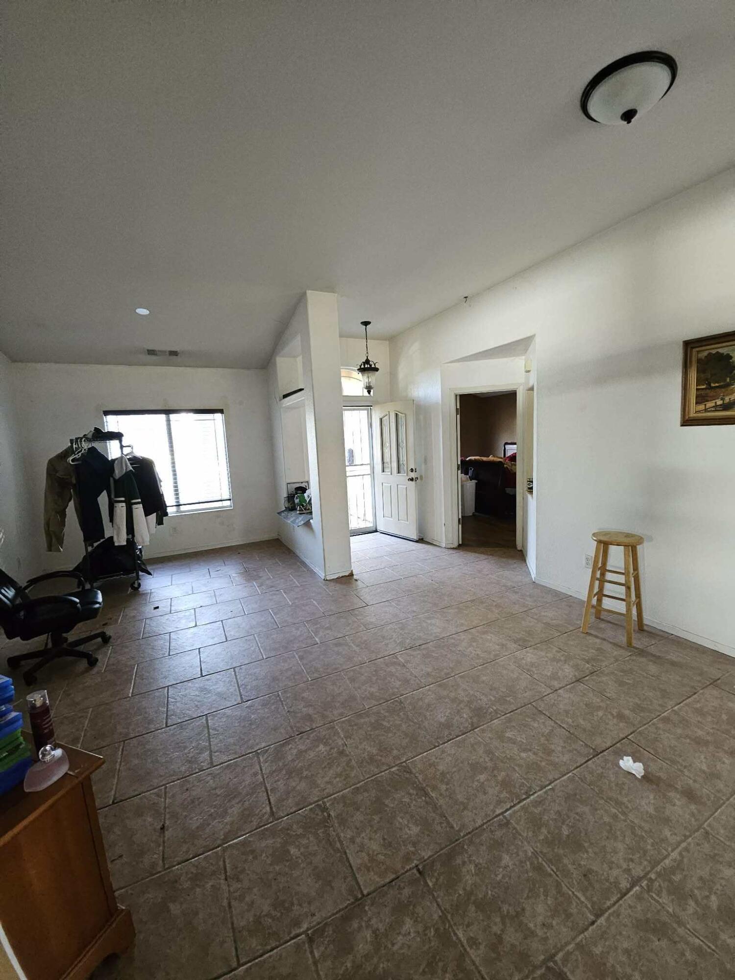 2530 W Porter Creek Ave, Porterville, CA 93257