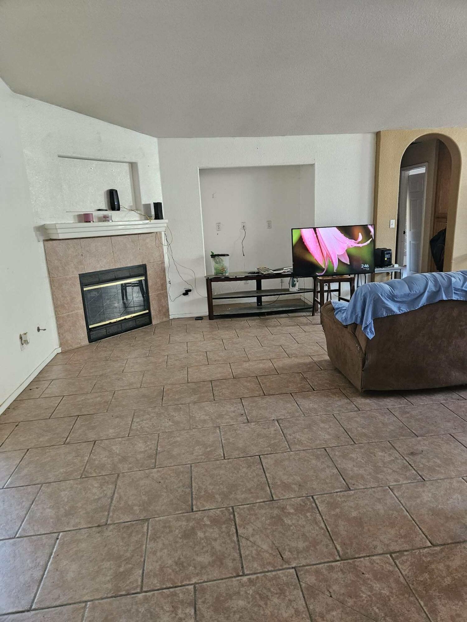 2530 W Porter Creek Ave, Porterville, CA 93257