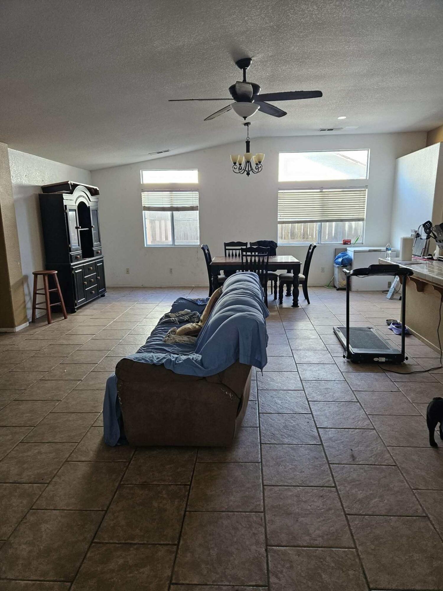 2530 W Porter Creek Ave, Porterville, CA 93257