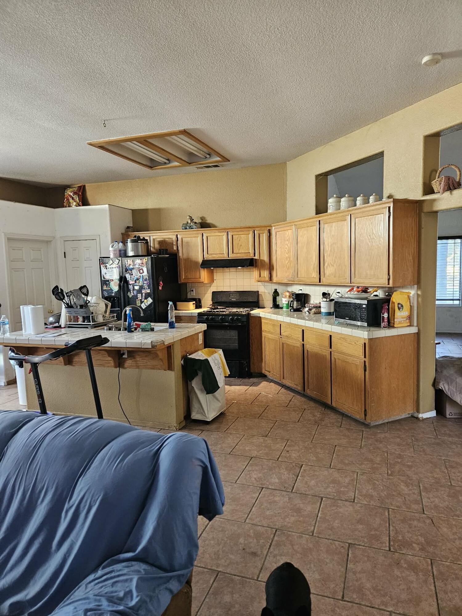 2530 W Porter Creek Ave, Porterville, CA 93257