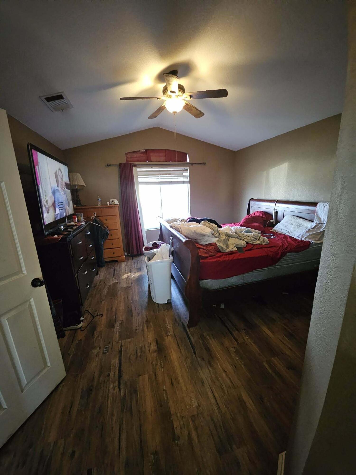 2530 W Porter Creek Ave, Porterville, CA 93257