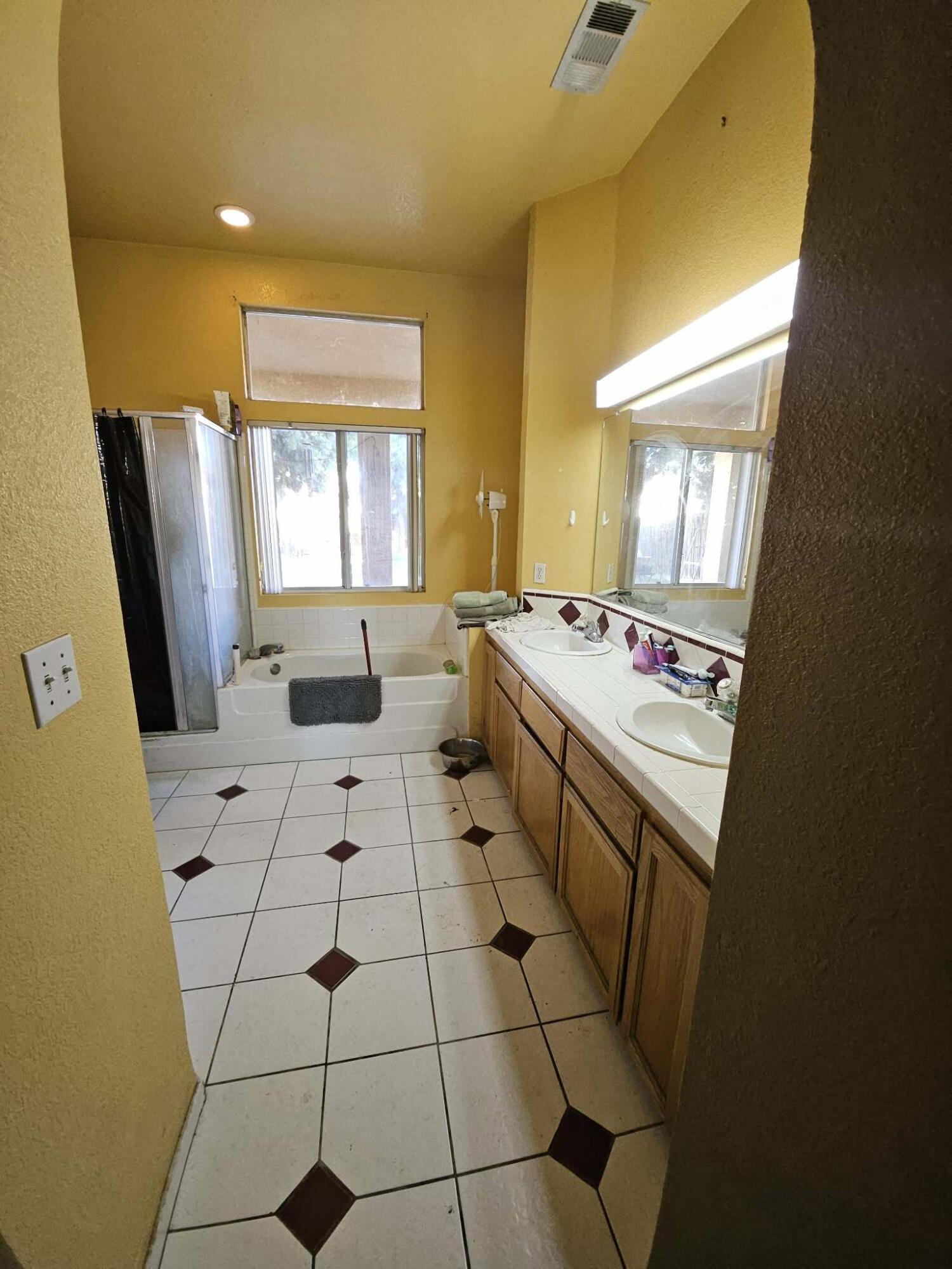 2530 W Porter Creek Ave, Porterville, CA 93257