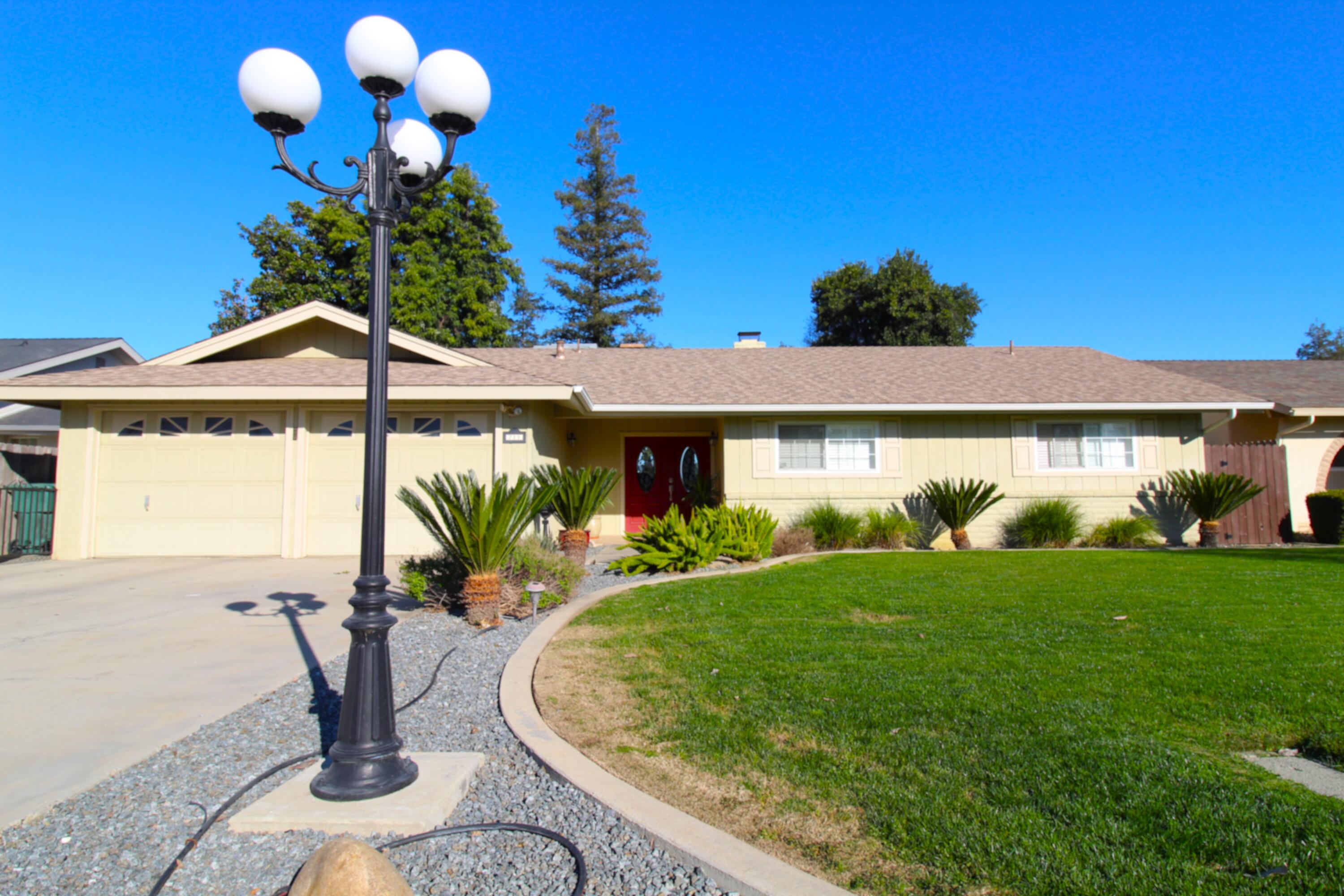 711 W Pine St, Exeter, CA 93221