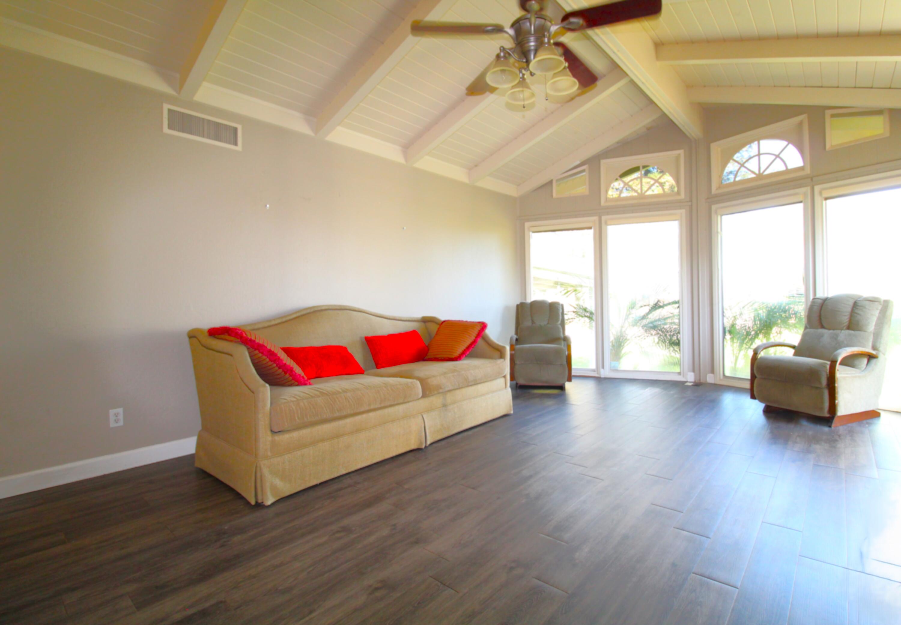 711 W Pine St, Exeter, CA 93221